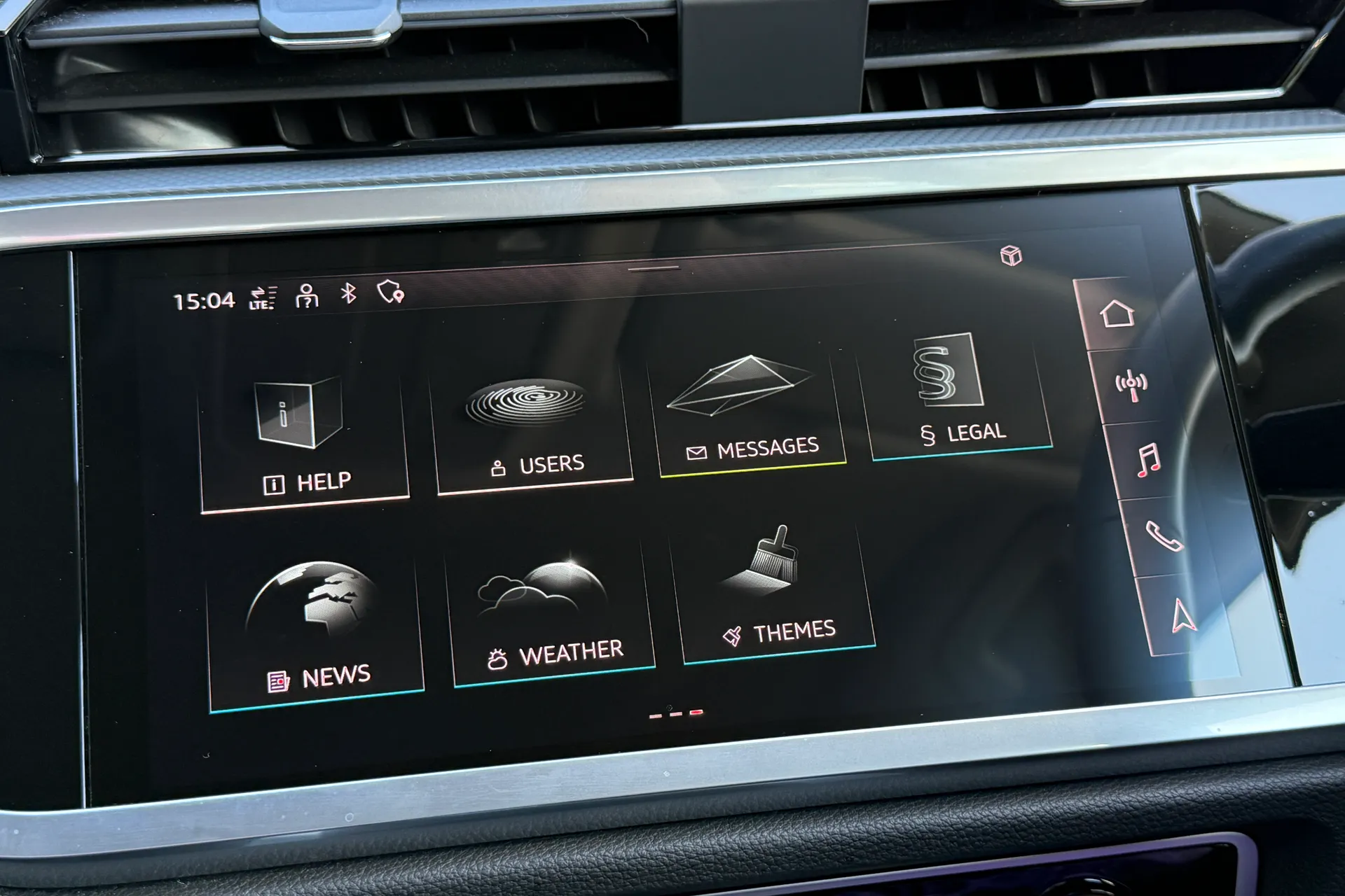 Audi Q3 thumbnail image number 32