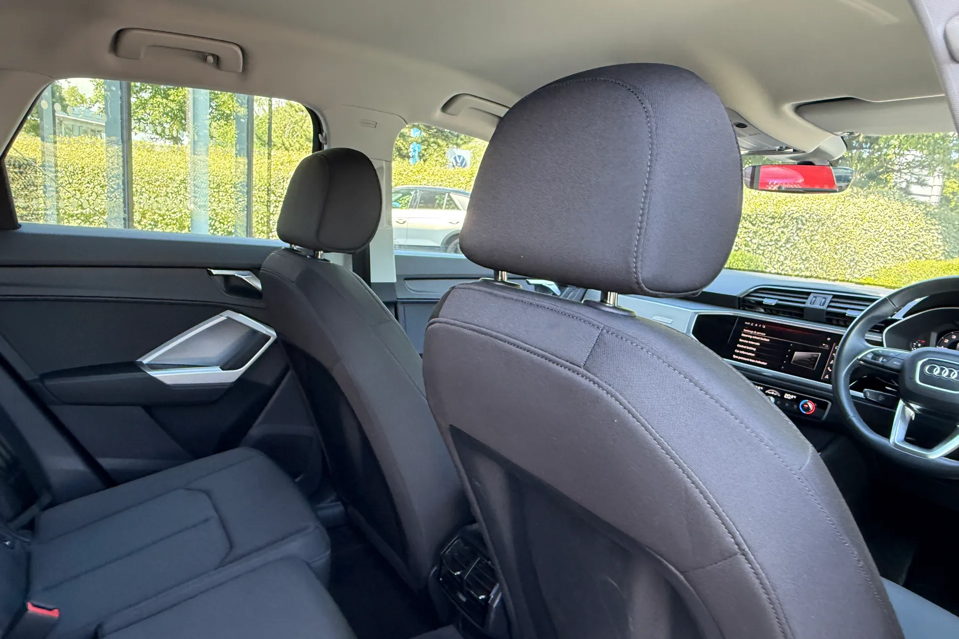 Audi Q3 thumbnail image number 36