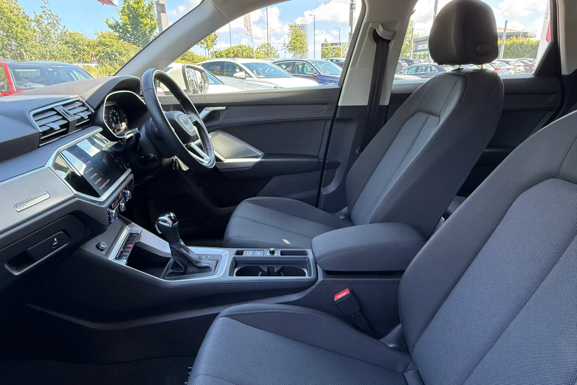 Audi Q3 thumbnail image number 43