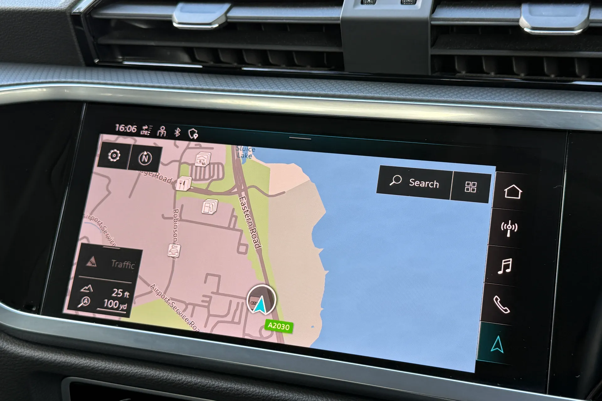 Audi Q3 thumbnail image number 36