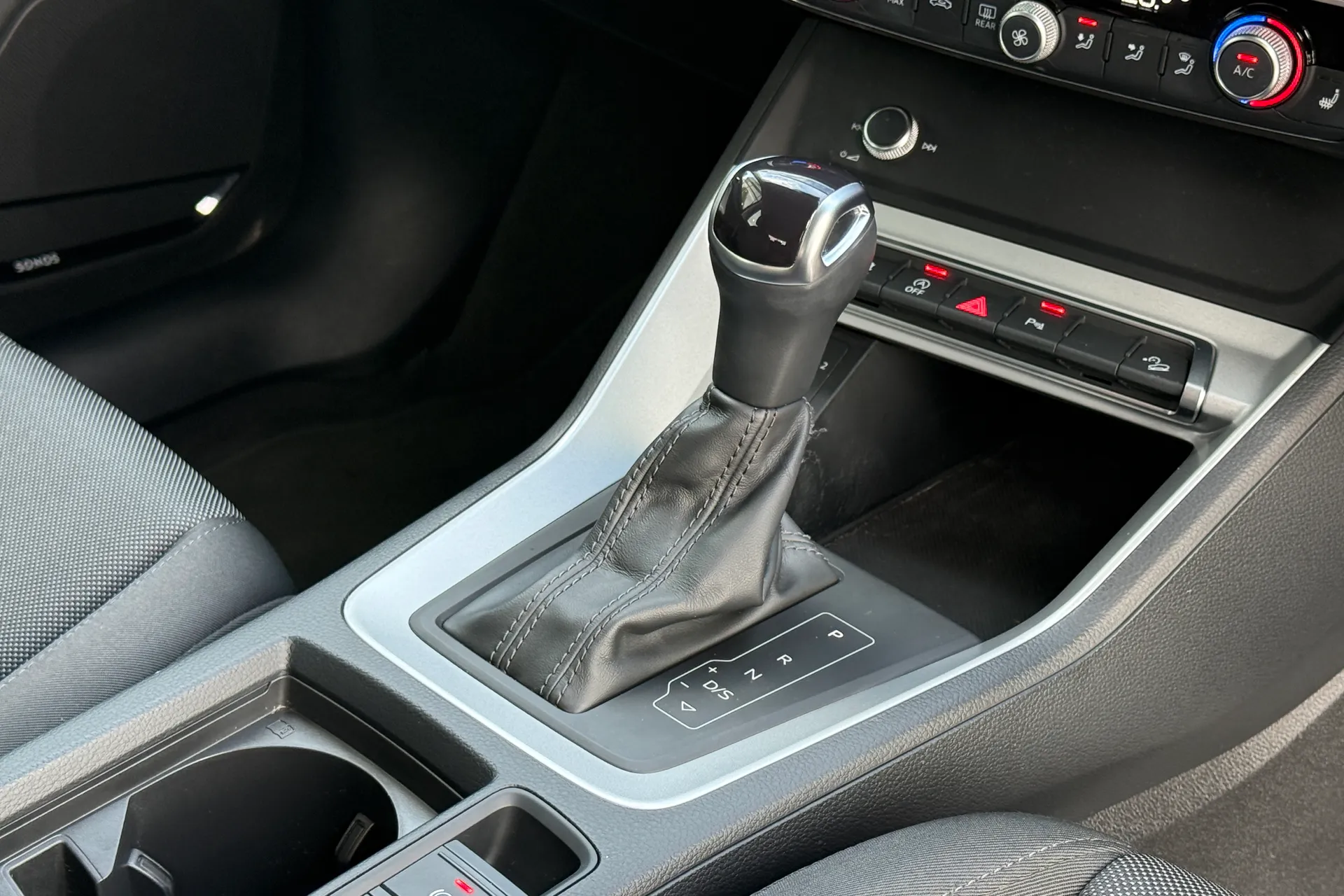 Audi Q3 thumbnail image number 21