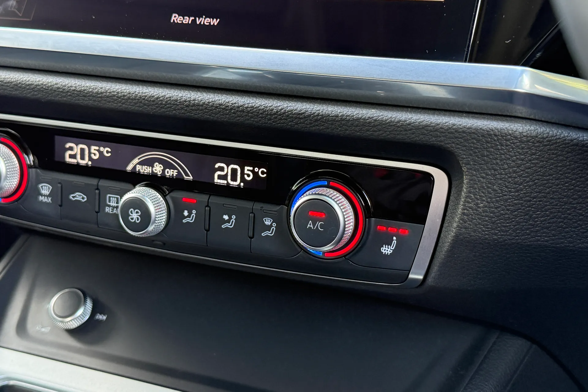 Audi Q3 thumbnail image number 40