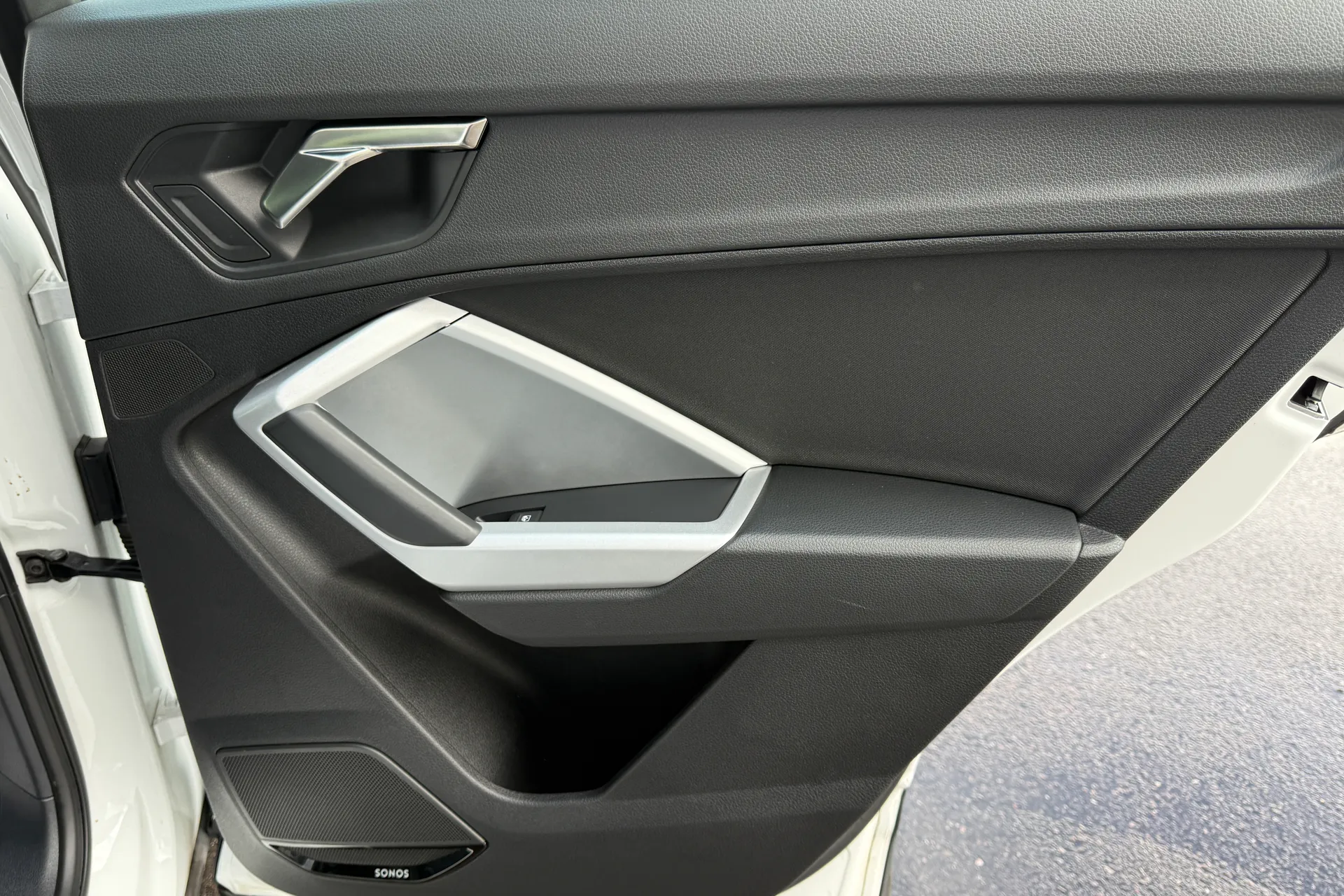 Audi Q3 thumbnail image number 30