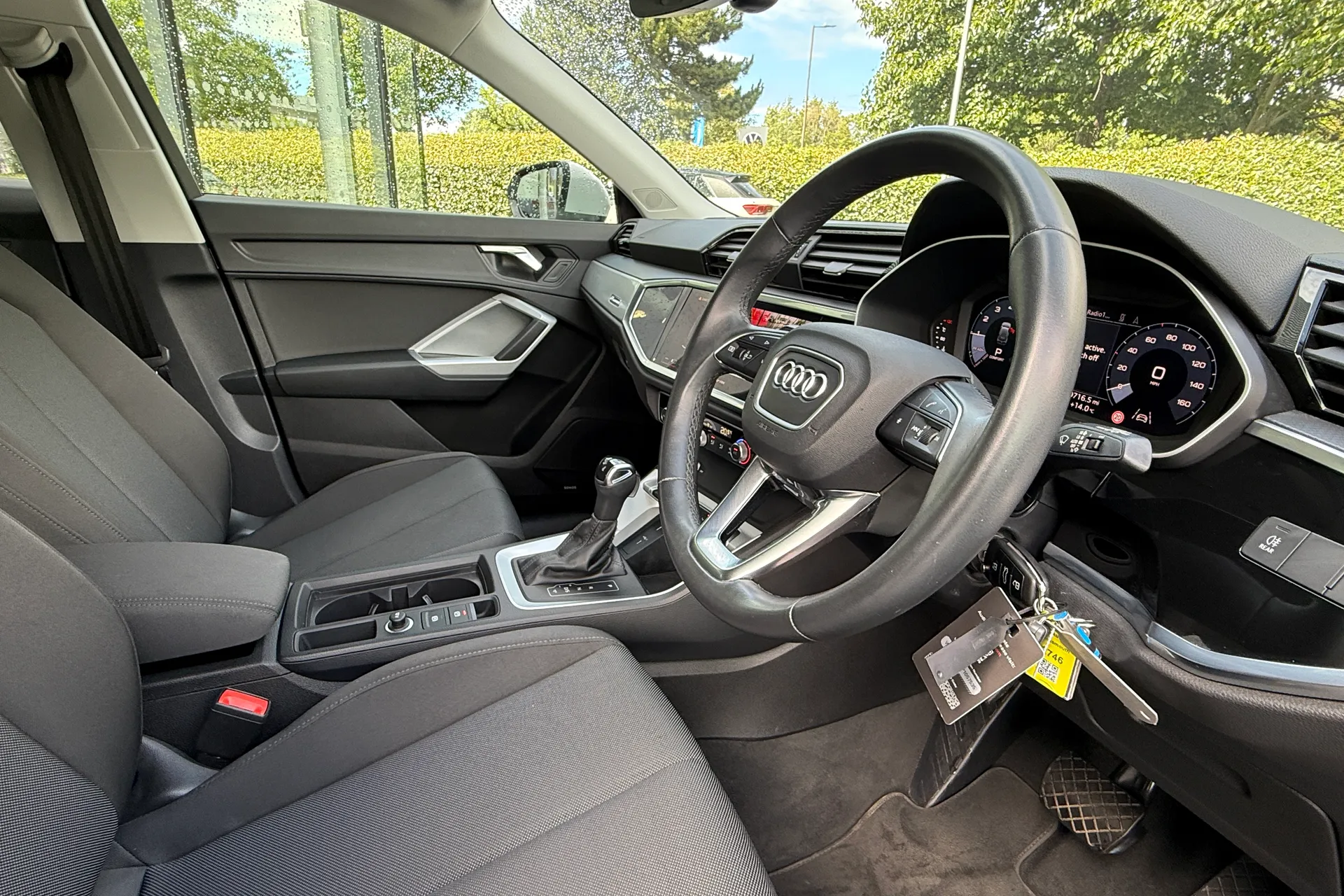 Audi Q3 thumbnail image number 16