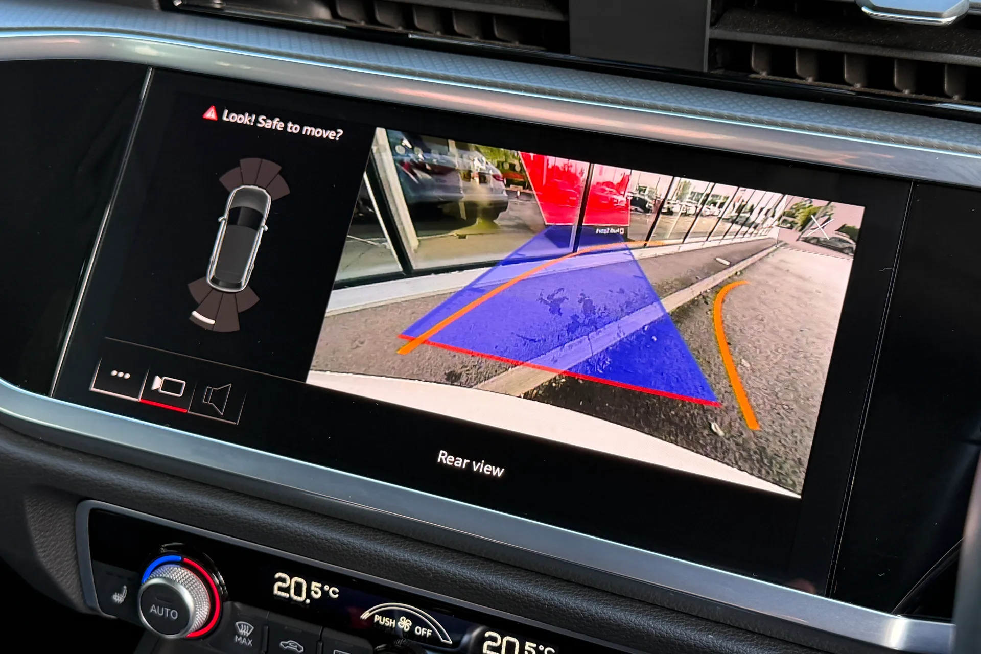 Audi Q3 thumbnail image number 3