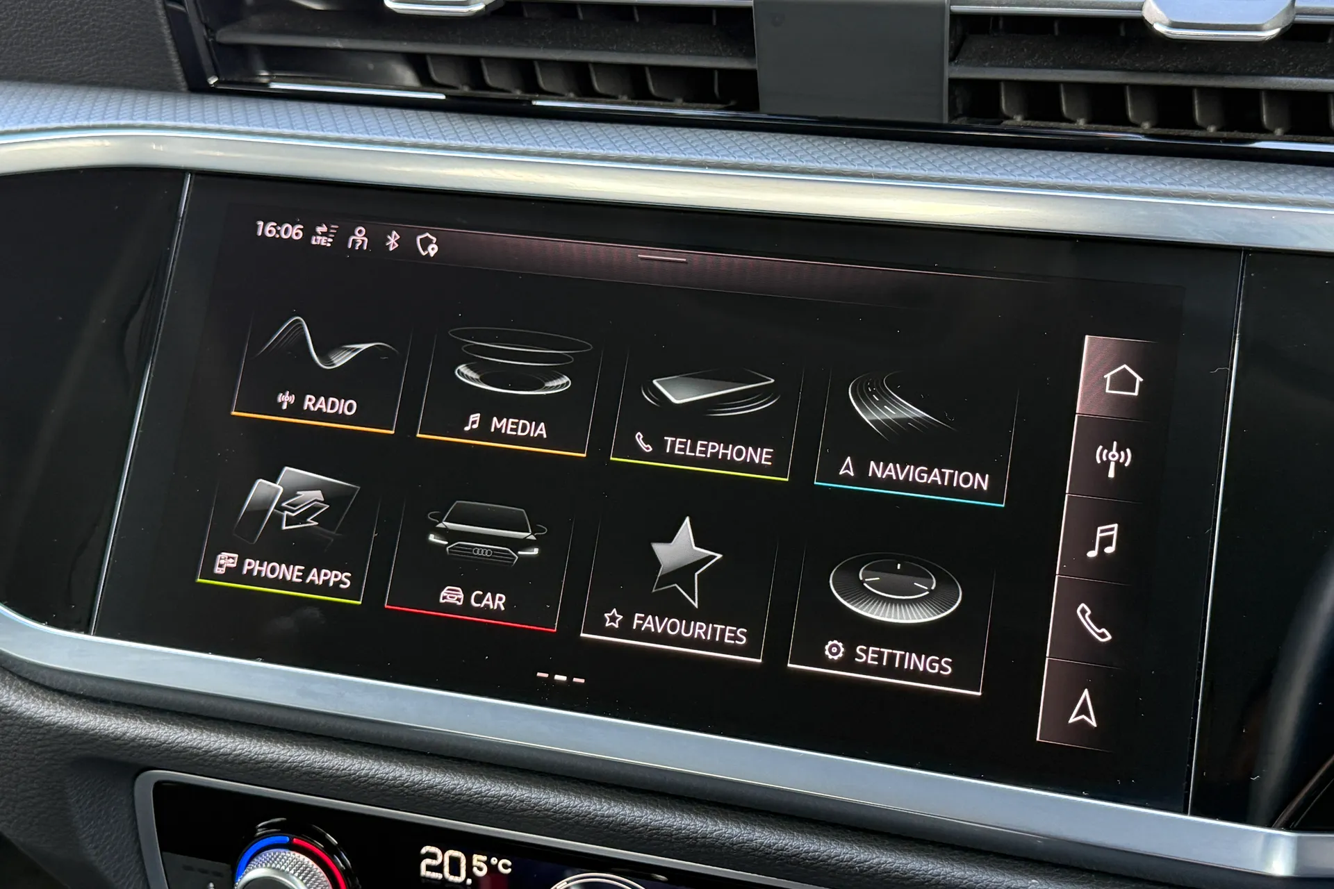 Audi Q3 thumbnail image number 26
