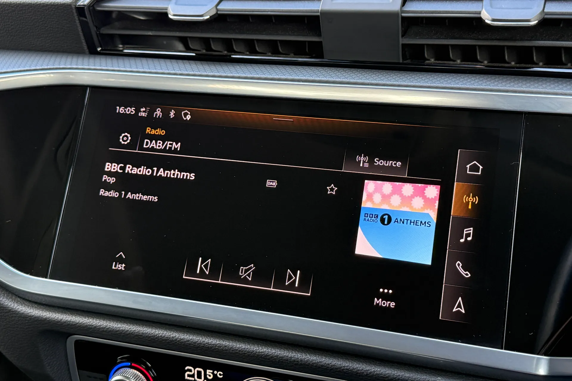 Audi Q3 thumbnail image number 38