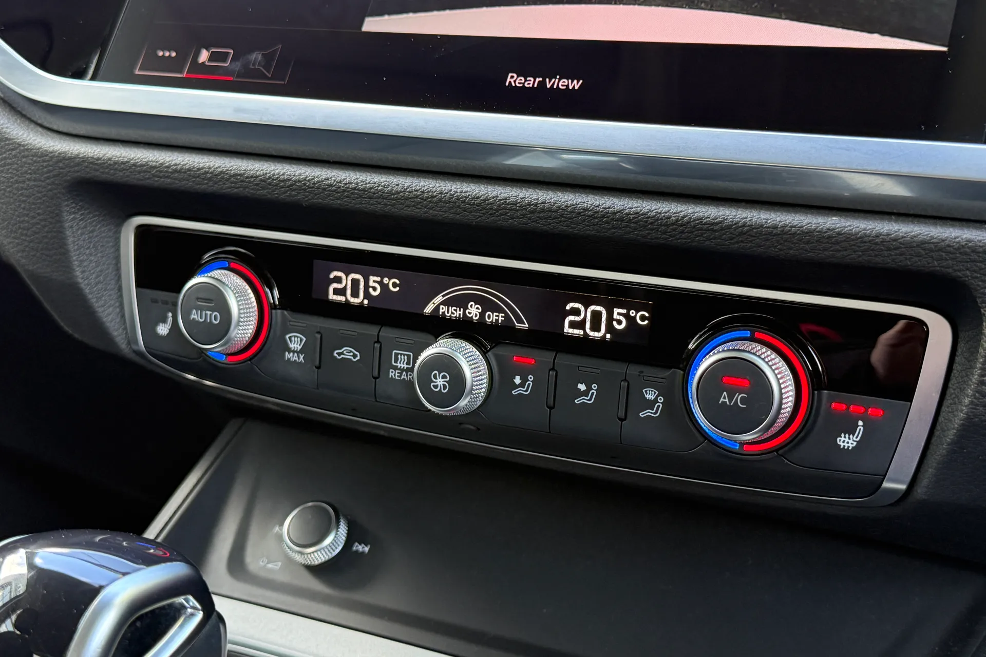 Audi Q3 thumbnail image number 24
