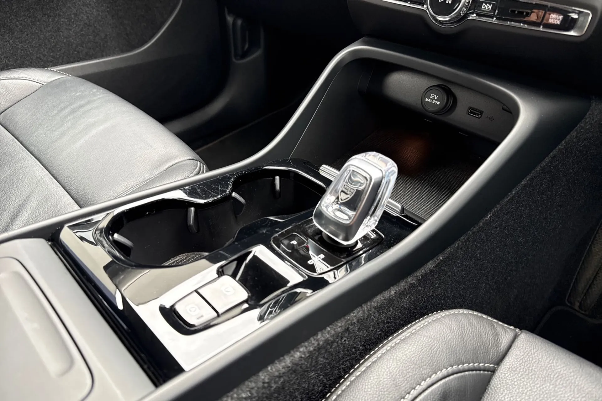 Volvo XC40 thumbnail image number 42