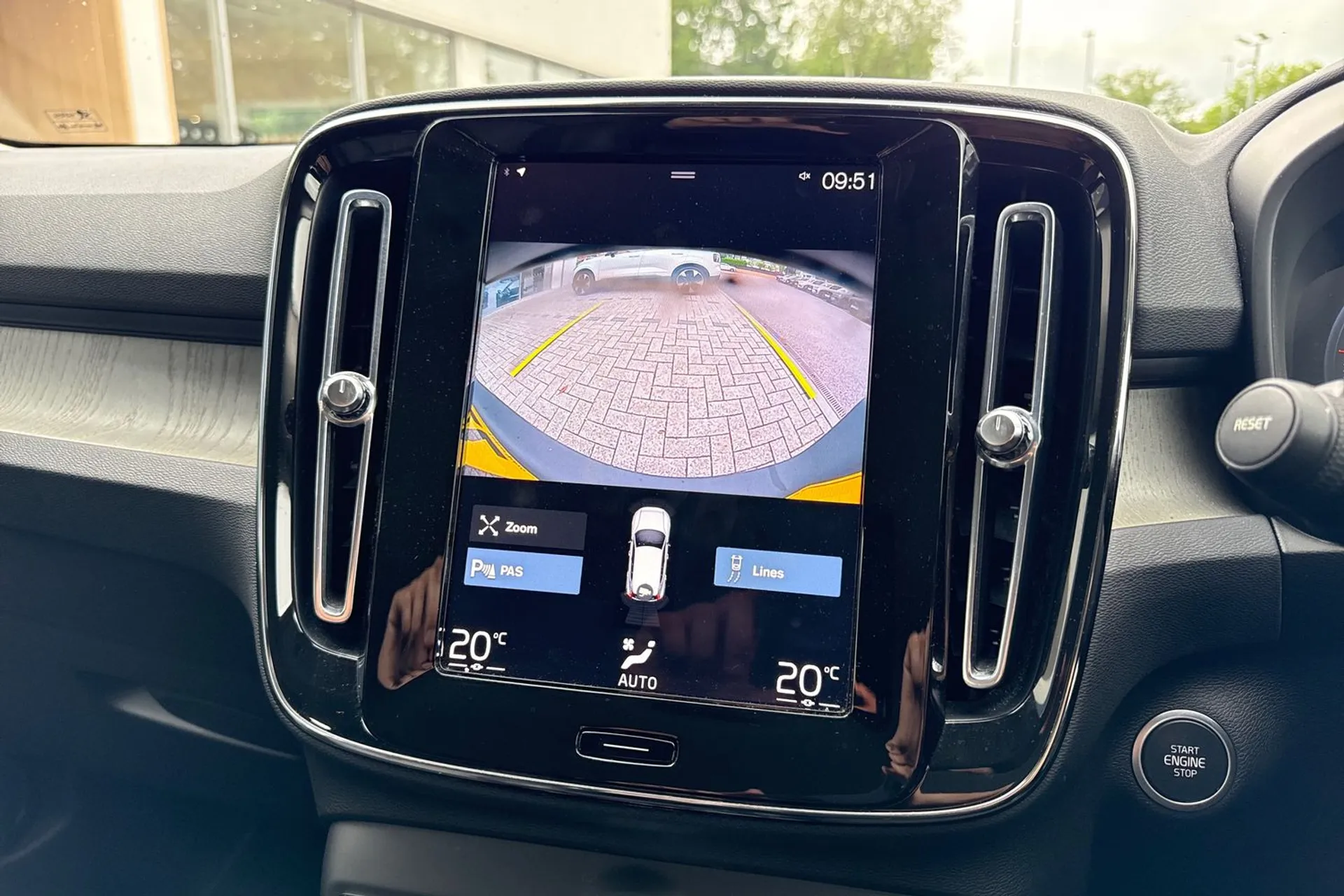 Volvo XC40 thumbnail image number 4