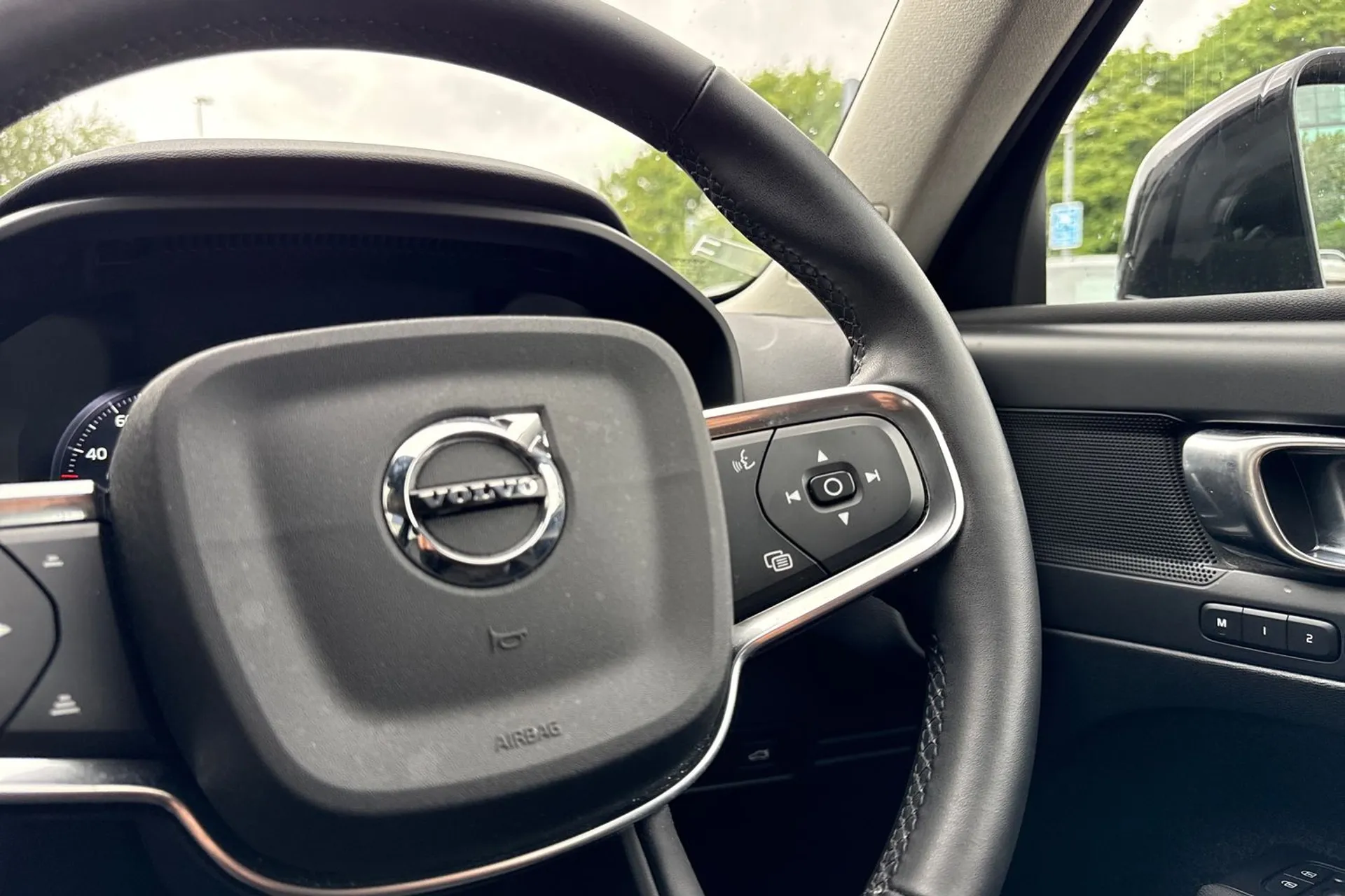 Volvo XC40 thumbnail image number 37