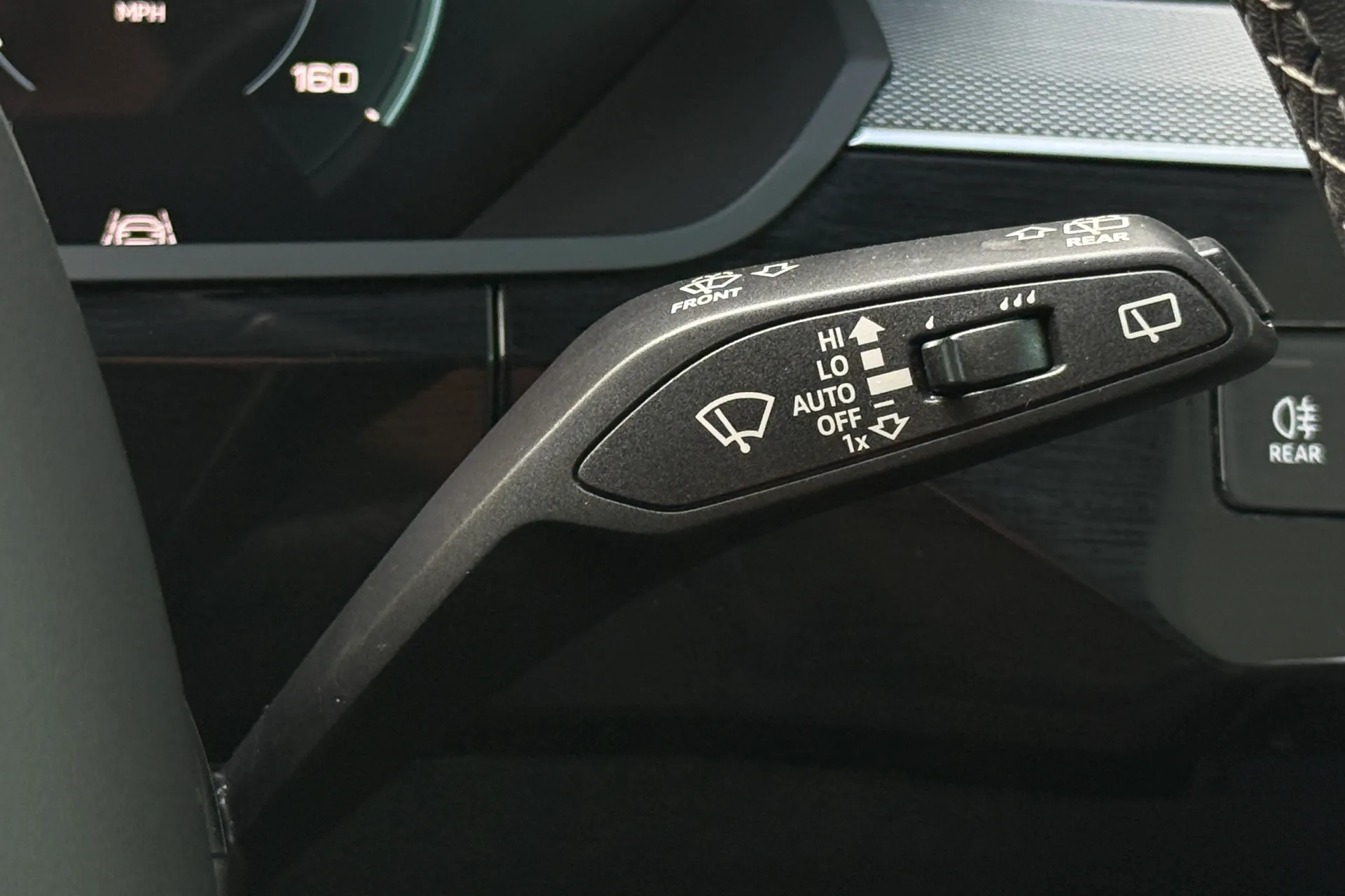 Audi Q8 thumbnail image number 13