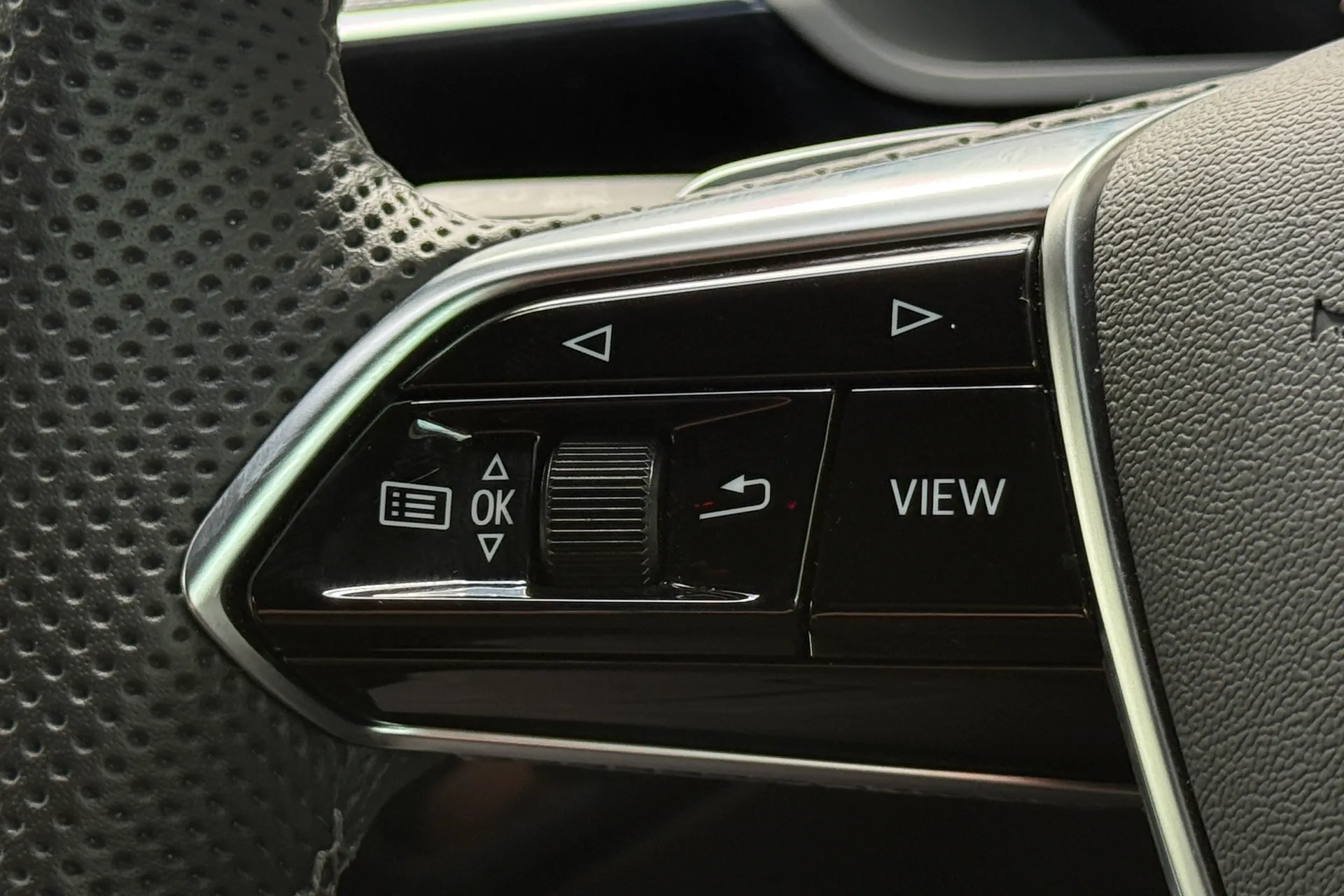 Audi Q8 thumbnail image number 12