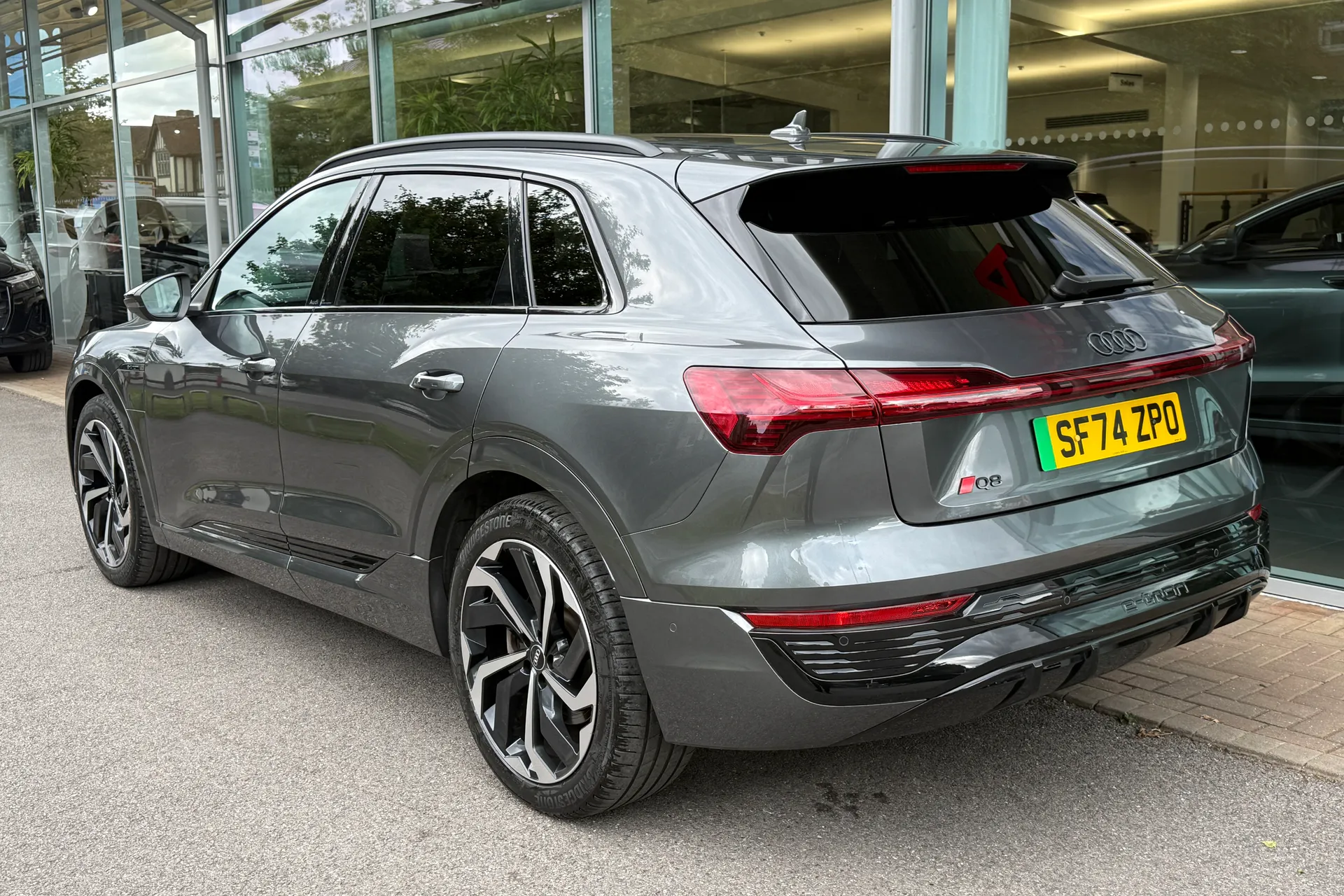 Audi Q8 thumbnail image number 3