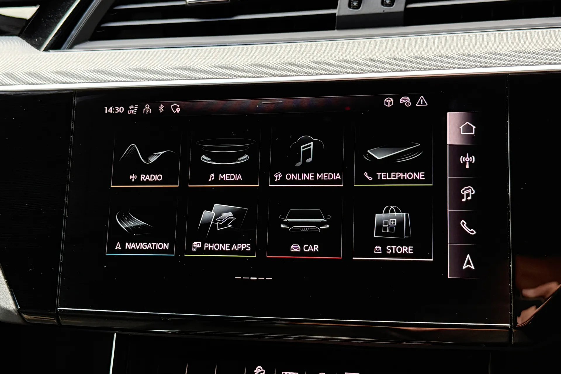 Audi Q8 thumbnail image number 19