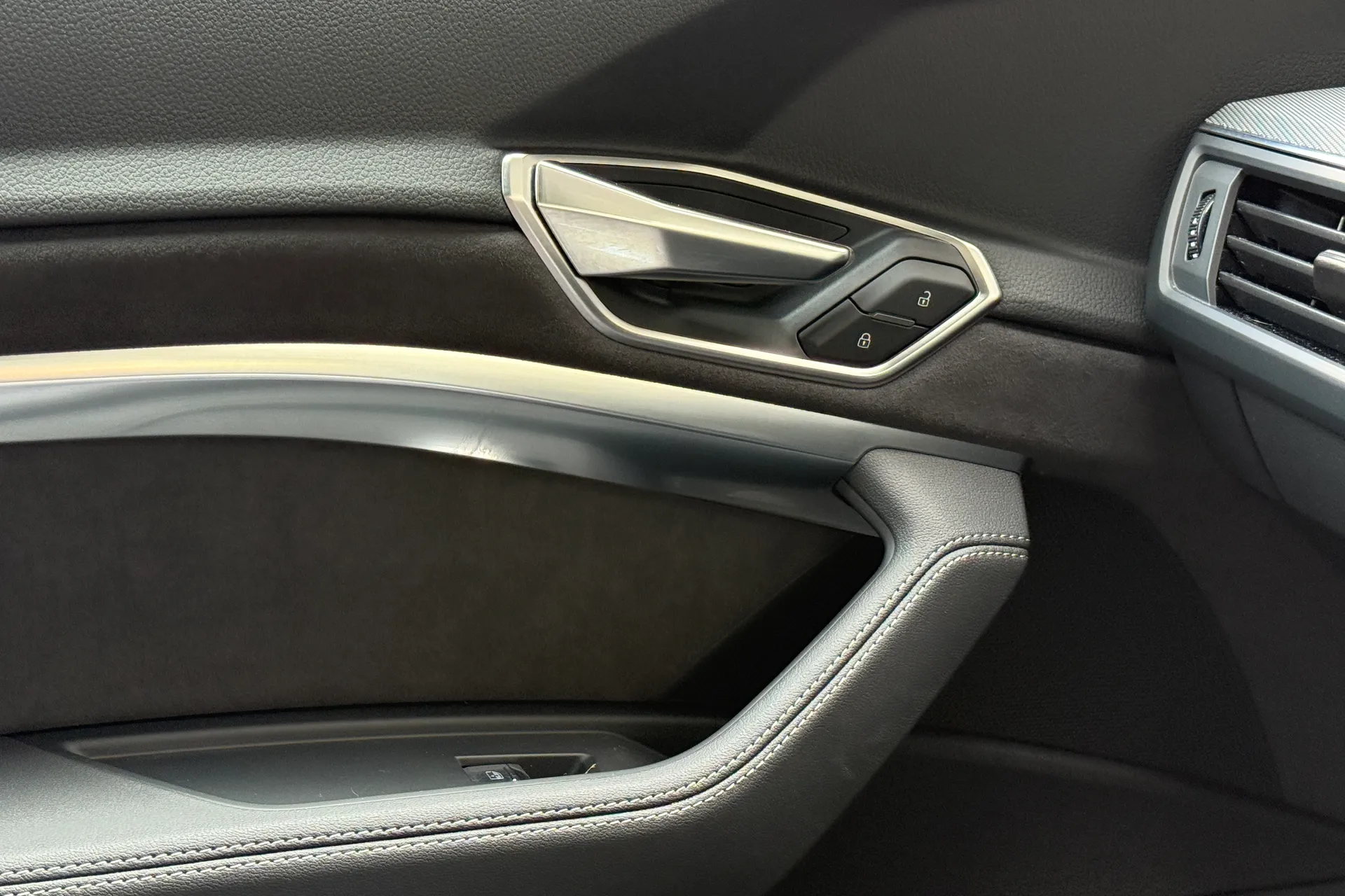 Audi Q8 thumbnail image number 31
