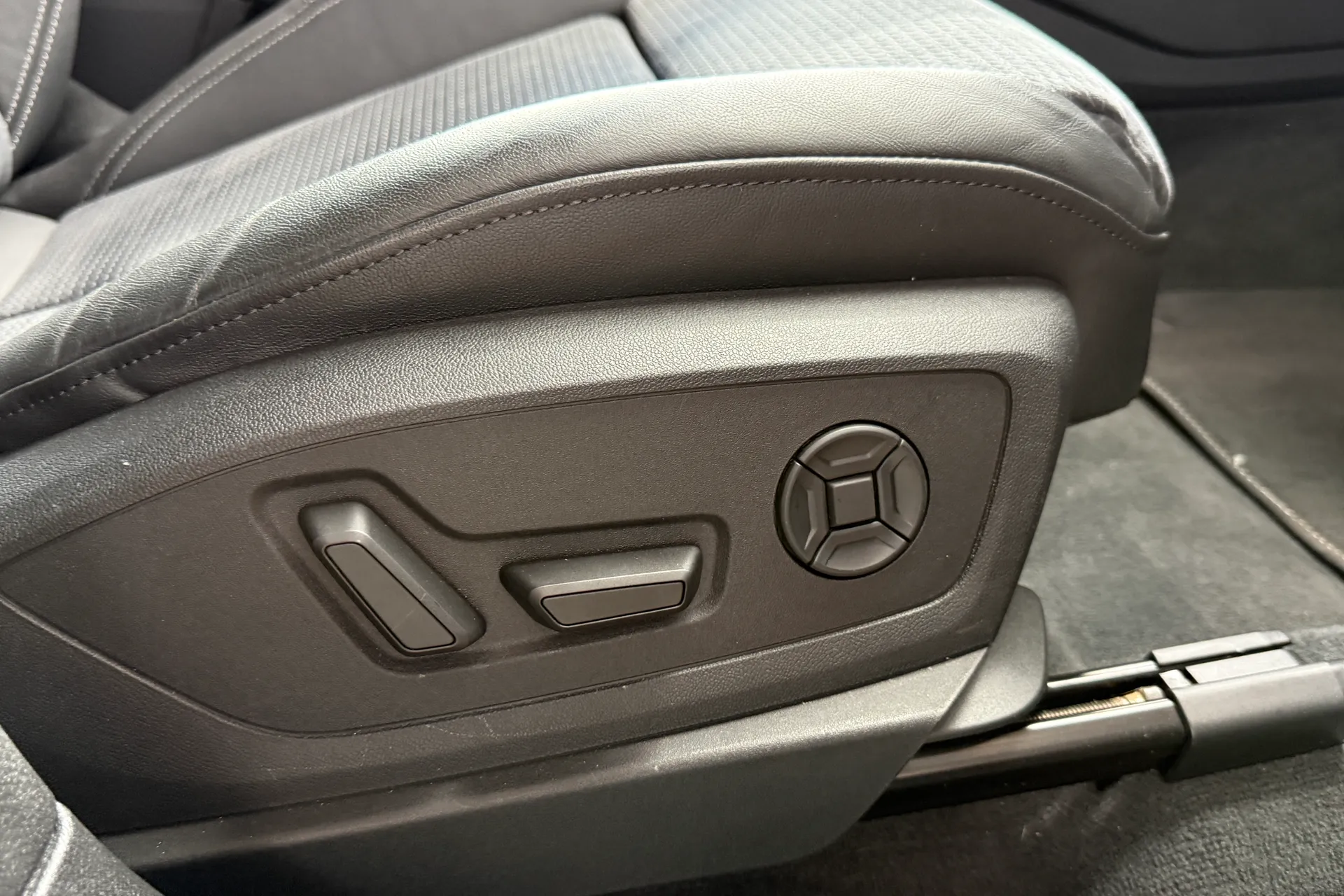 Audi Q8 thumbnail image number 38
