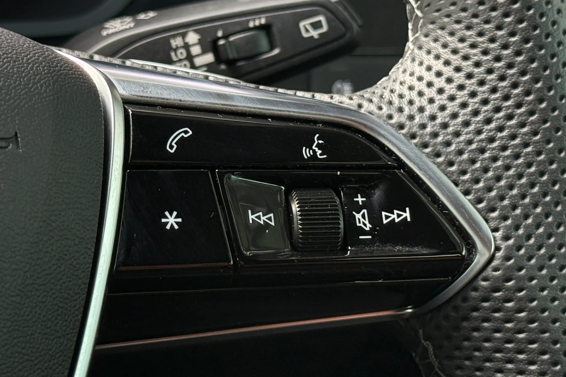 Audi Q8 thumbnail image number 11