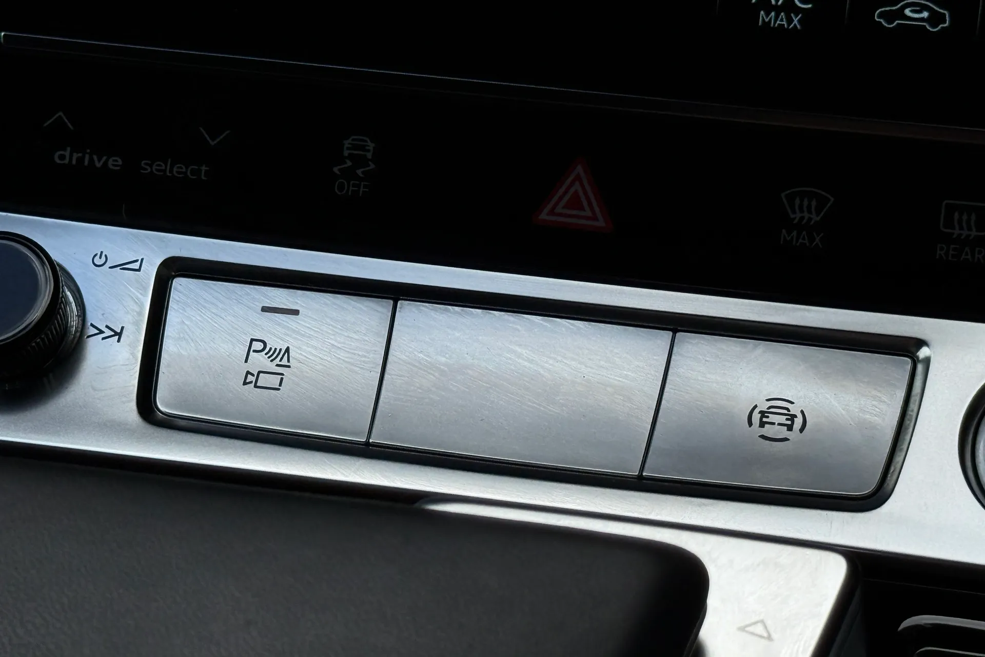 Audi Q8 thumbnail image number 26