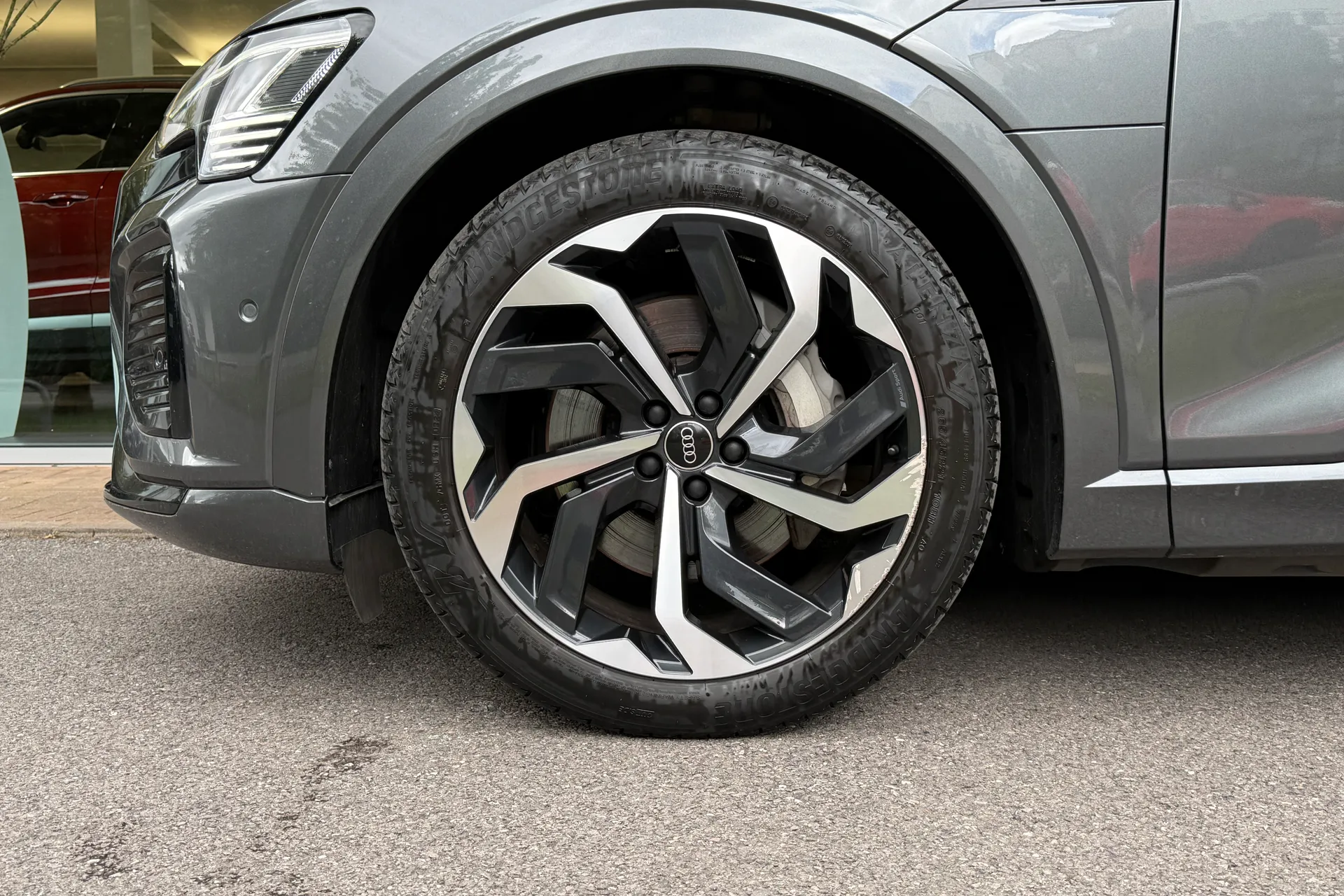 Audi Q8 thumbnail image number 5