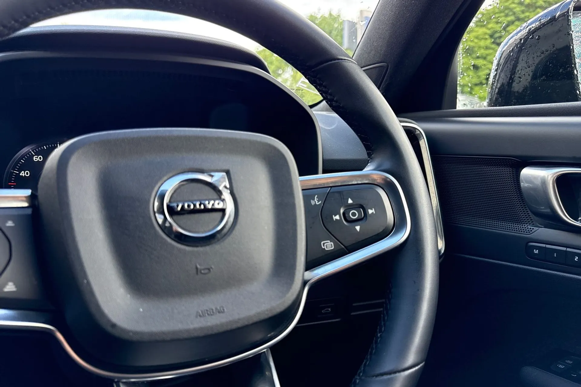 Volvo XC40 thumbnail image number 37