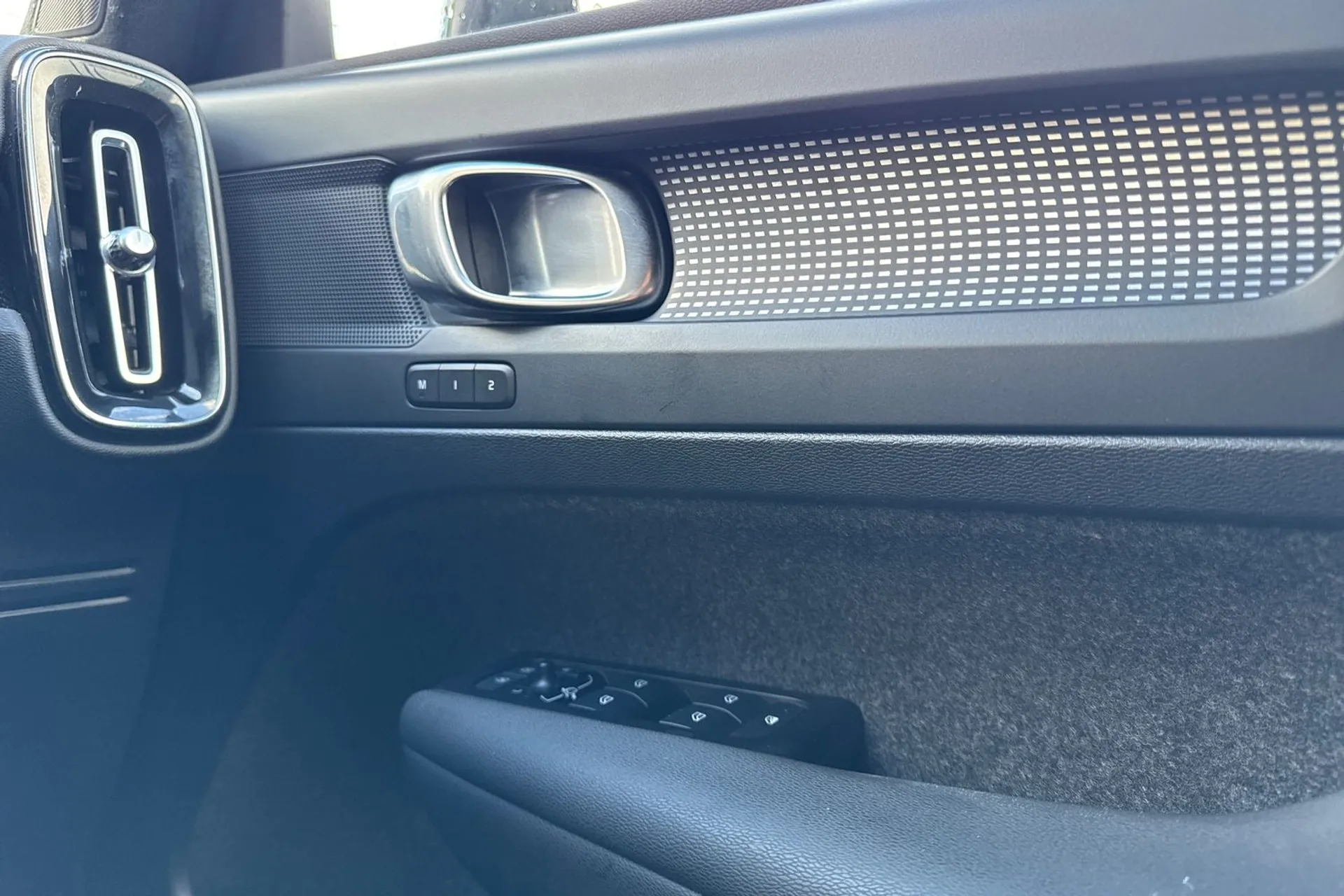Volvo XC40 thumbnail image number 42
