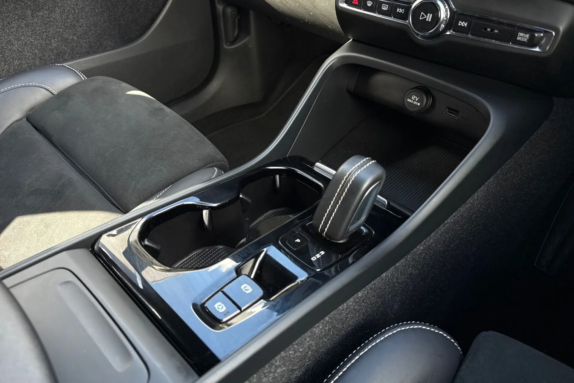 Volvo XC40 thumbnail image number 43