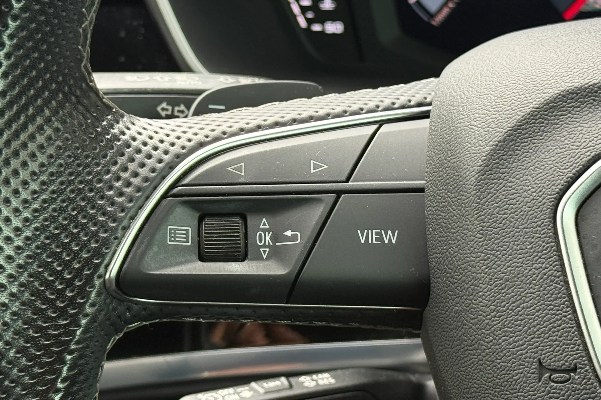 Audi Q3 thumbnail image number 18