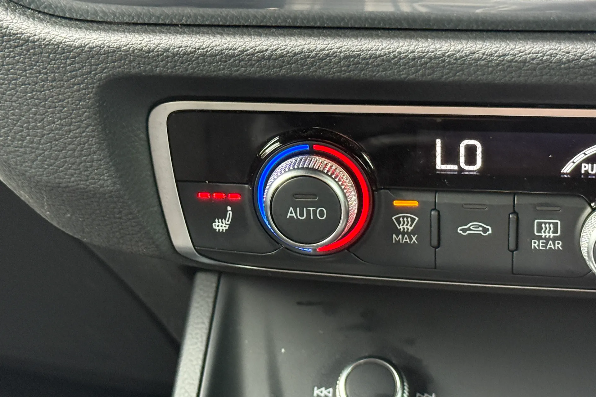 Audi Q3 thumbnail image number 8