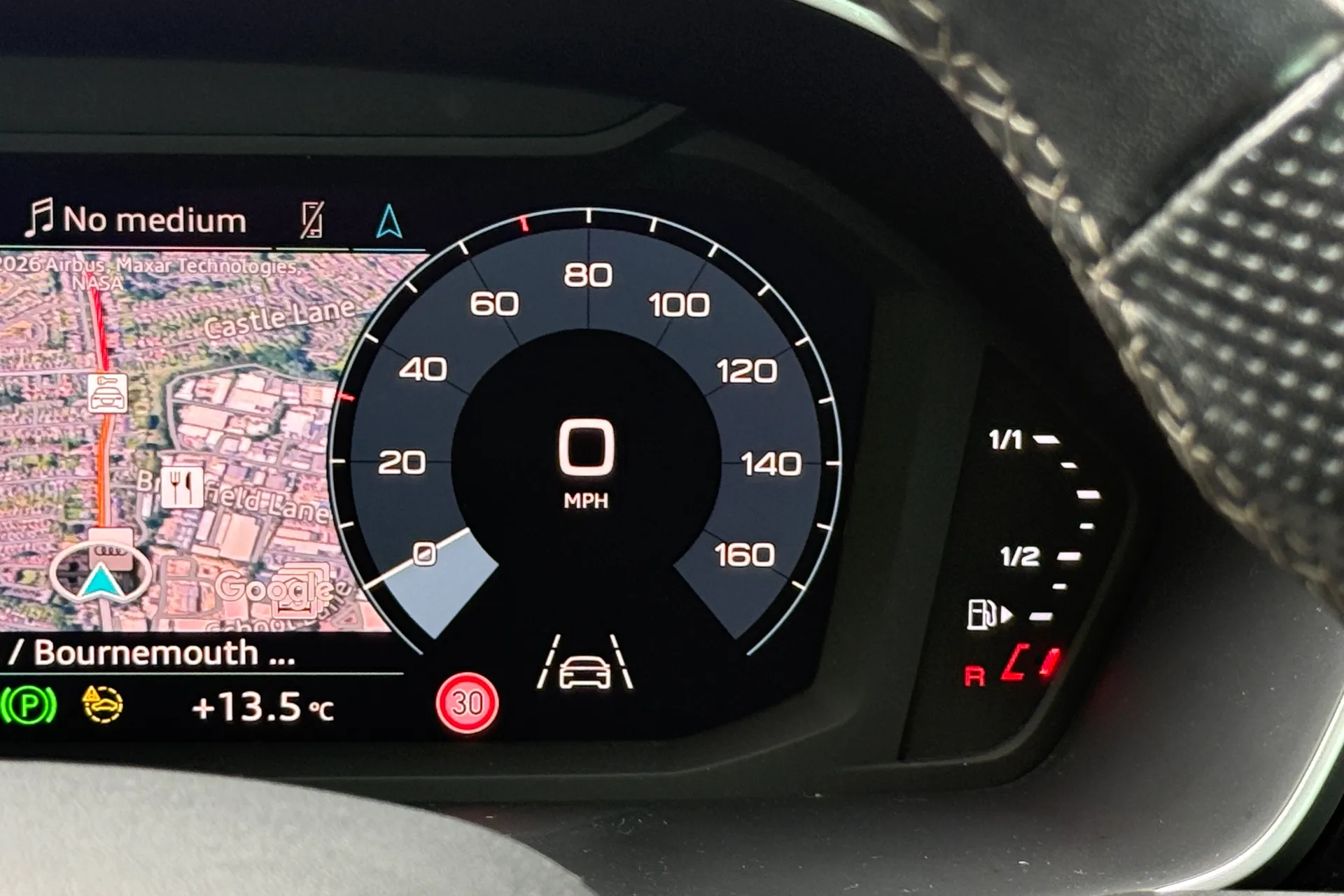 Audi Q3 thumbnail image number 15