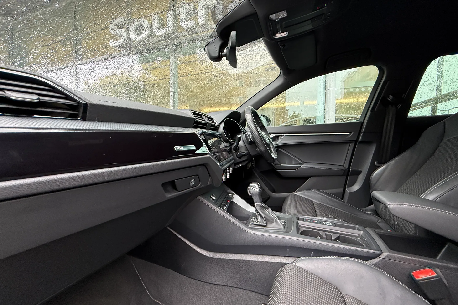 Audi Q3 thumbnail image number 10