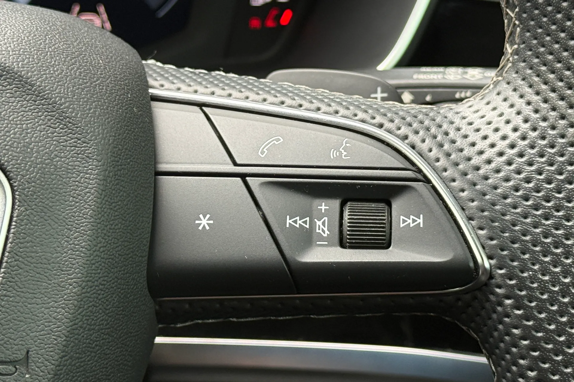 Audi Q3 thumbnail image number 17