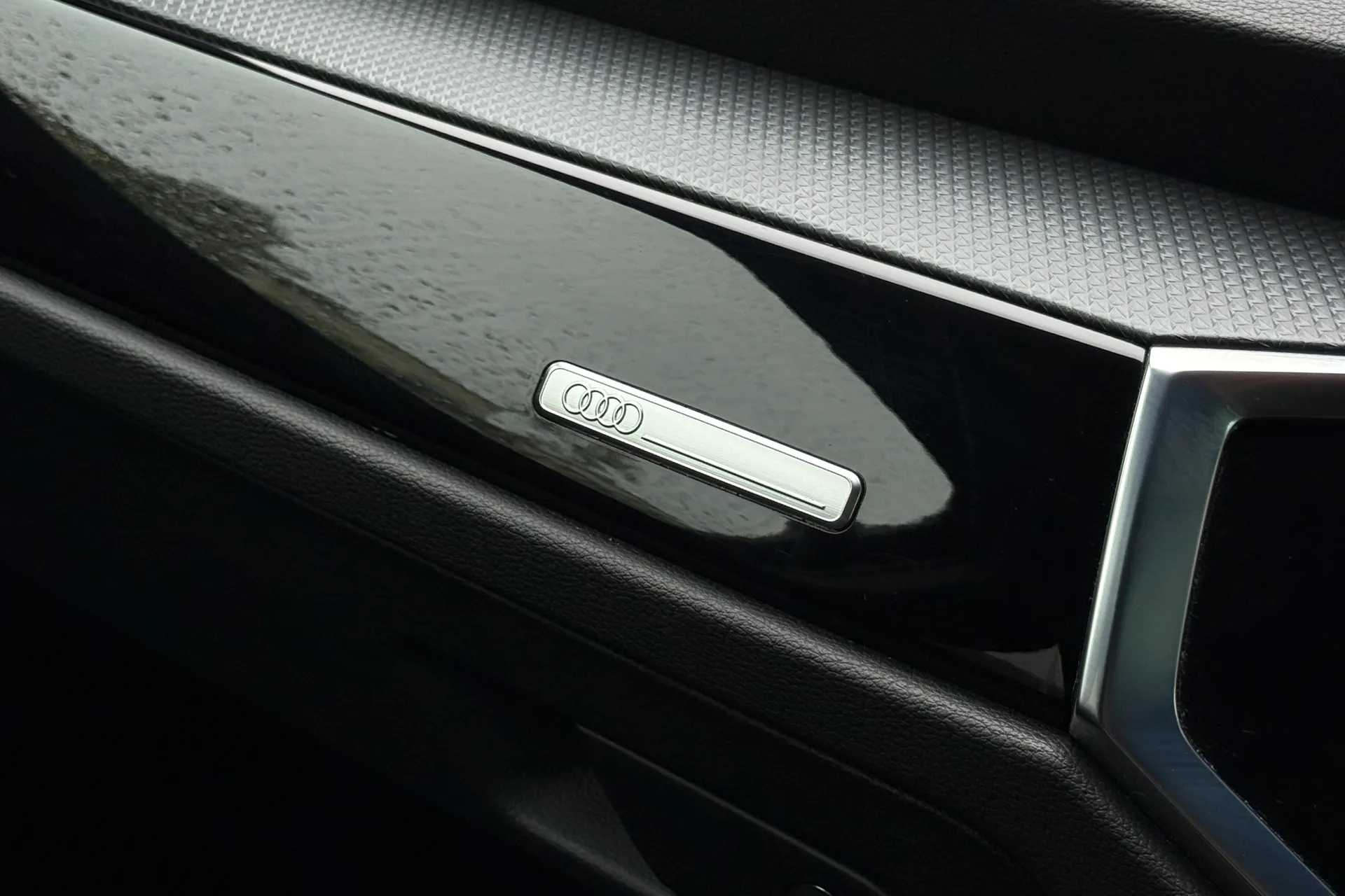 Audi Q3 thumbnail image number 26