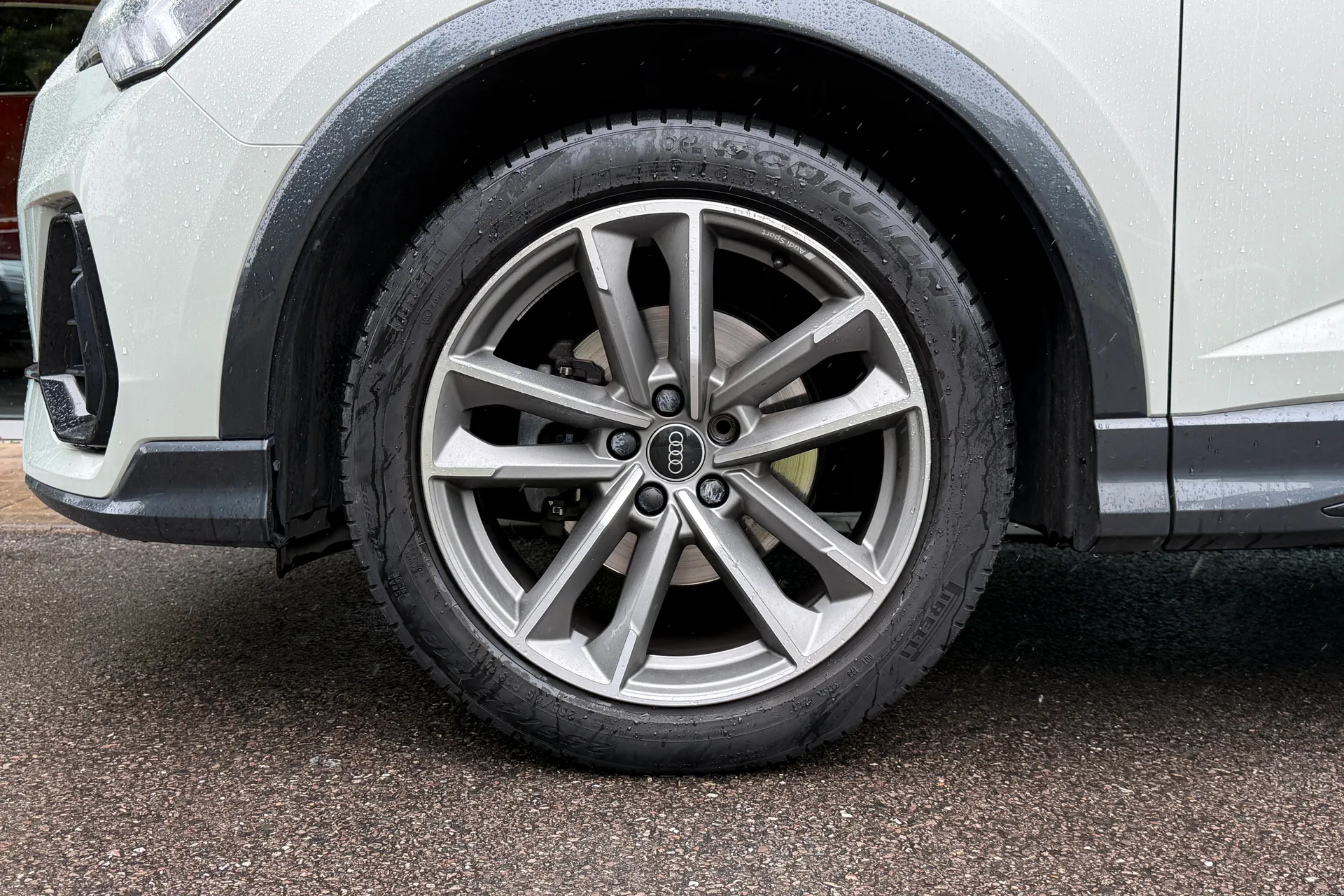 Audi Q3 thumbnail image number 12