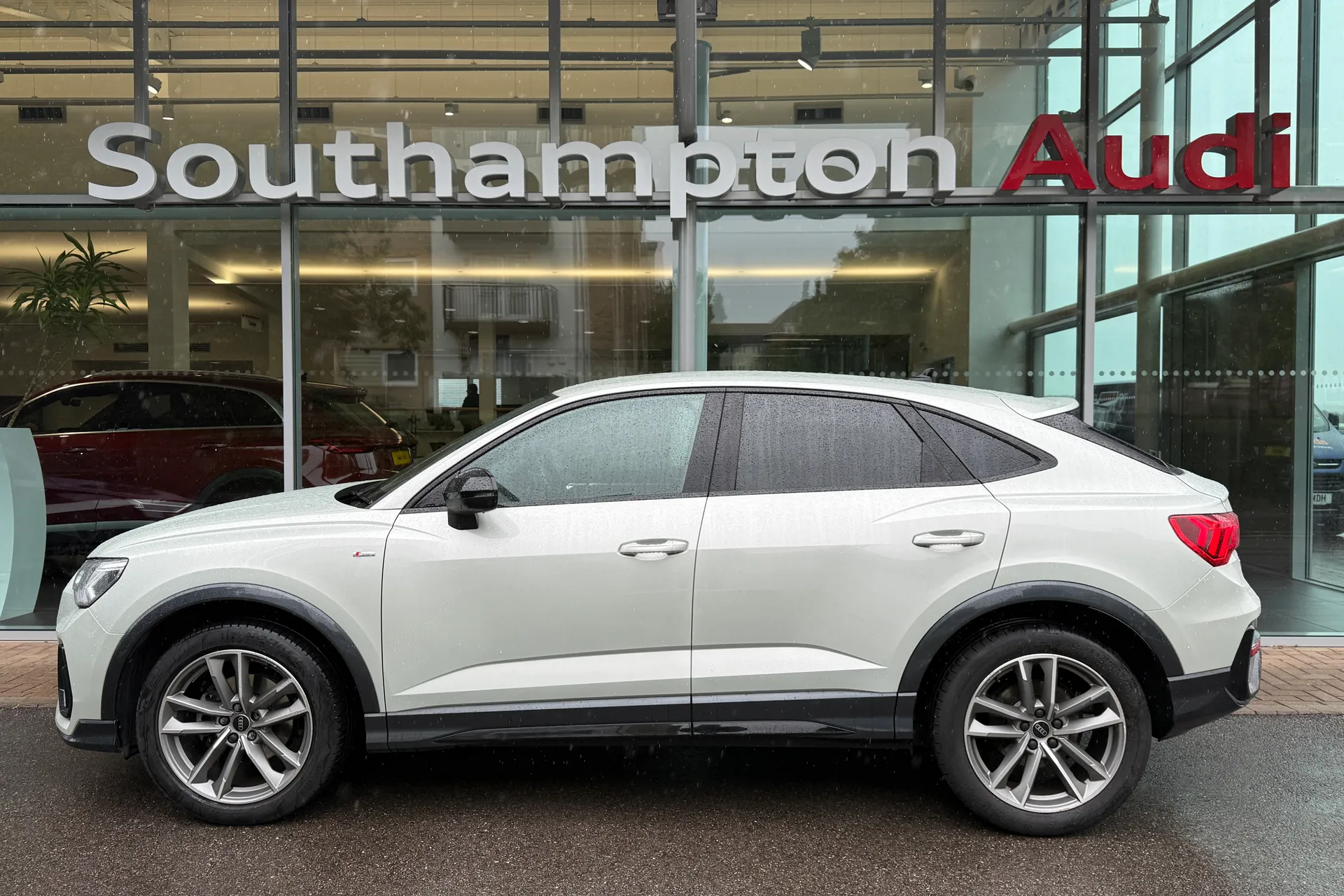 Audi Q3 thumbnail image number 48