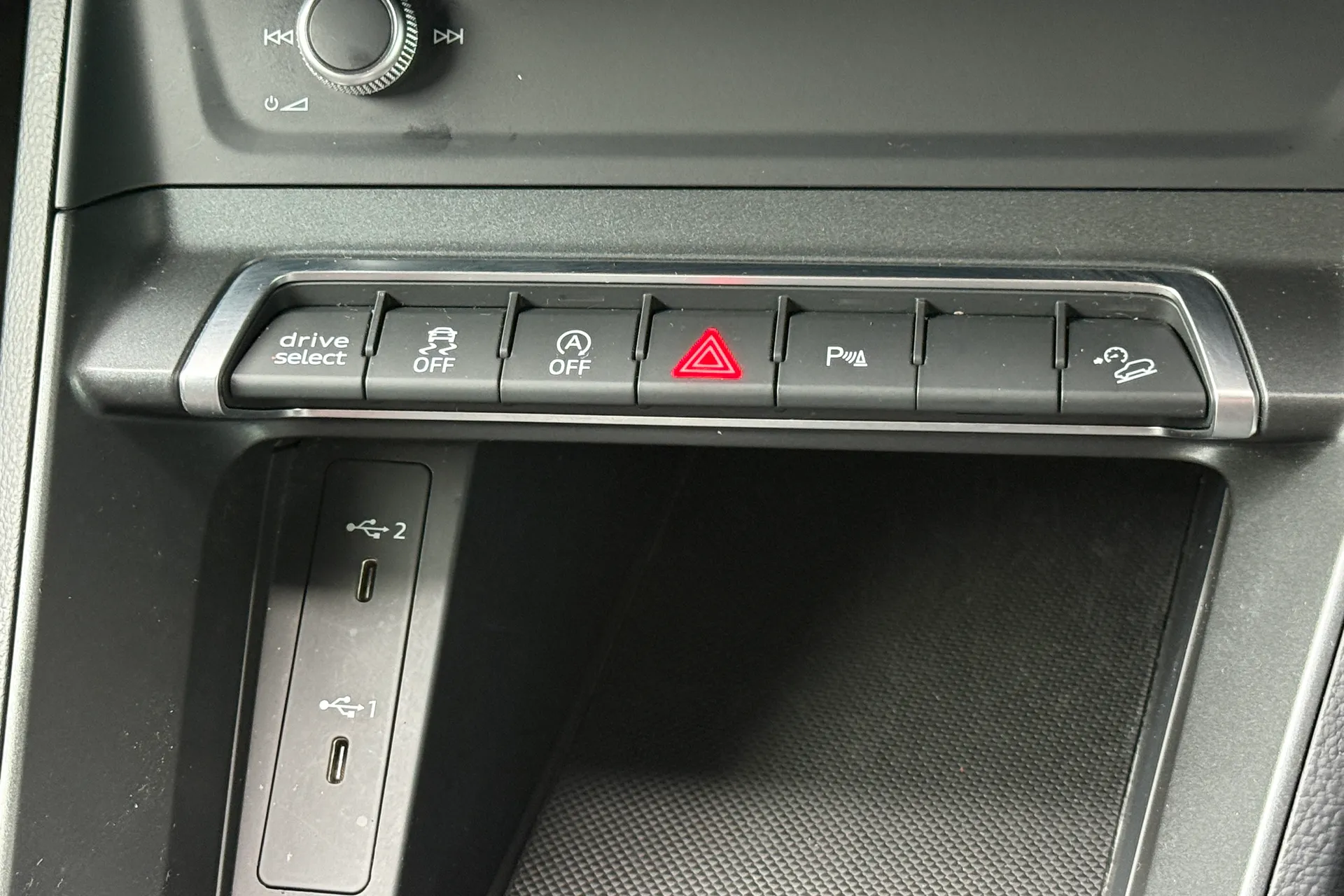 Audi Q3 thumbnail image number 23