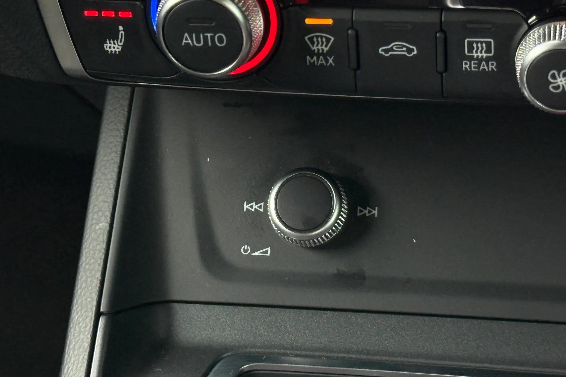 Audi Q3 thumbnail image number 22