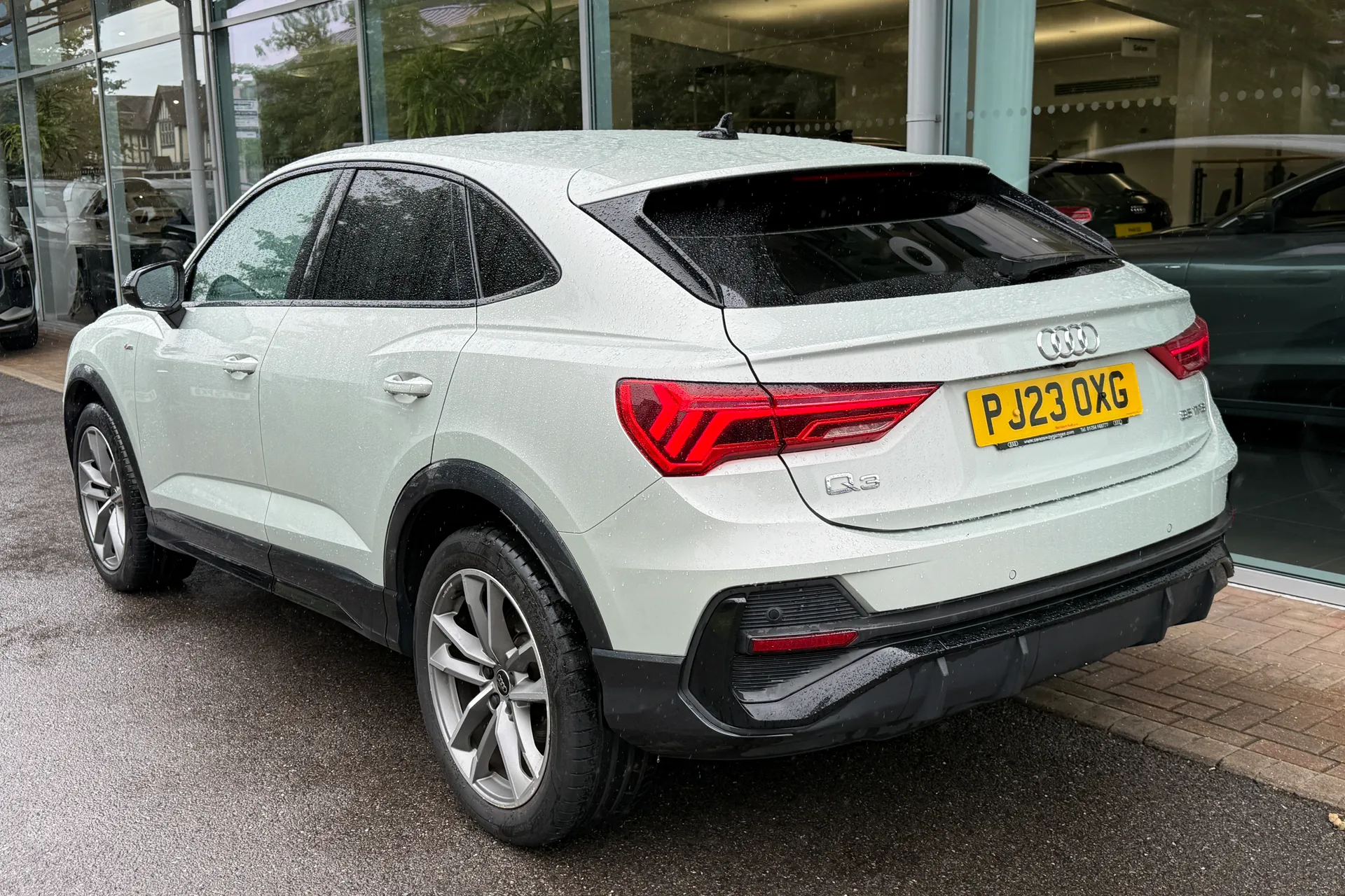 Audi Q3 thumbnail image number 11