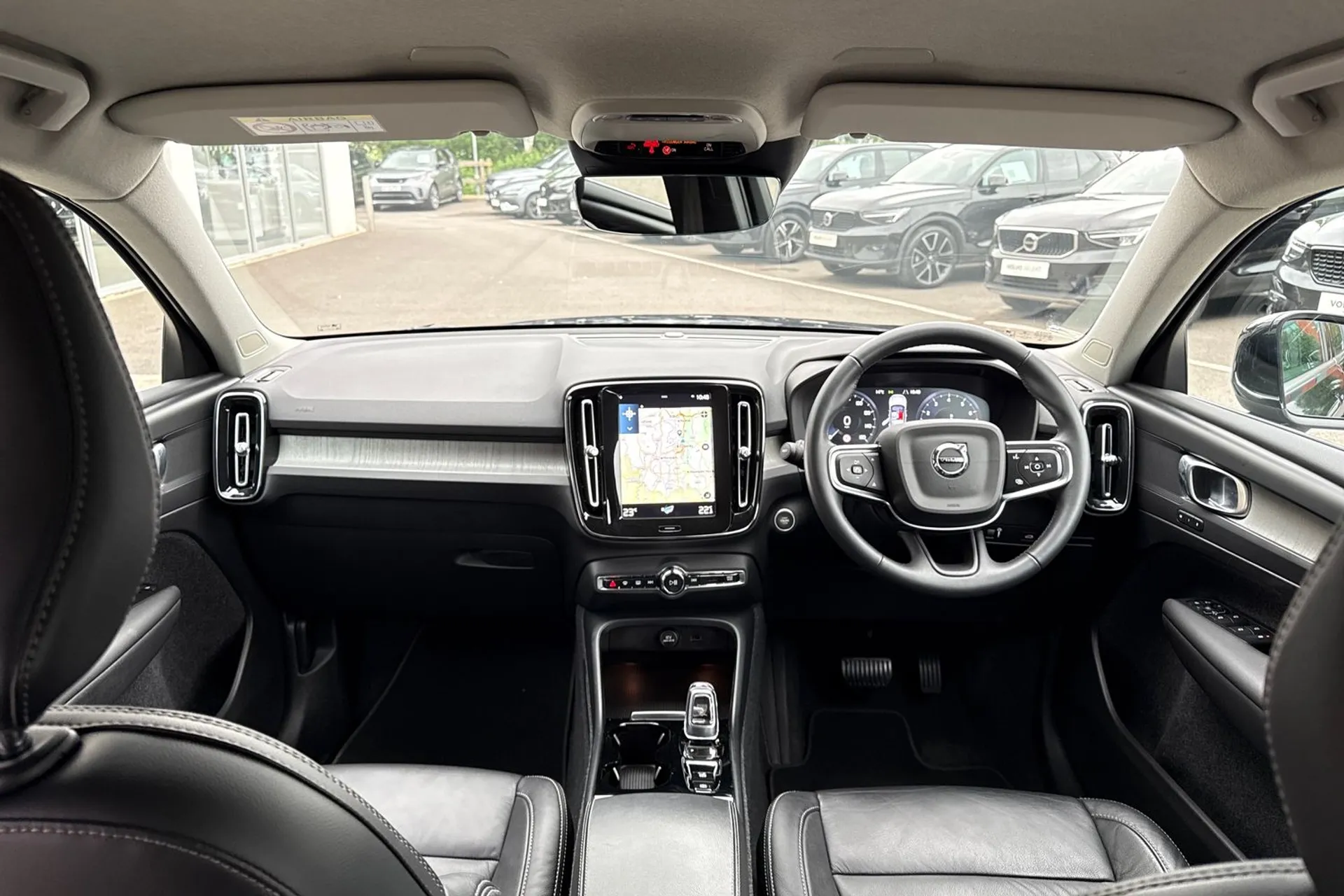 Volvo XC40 thumbnail image number 3