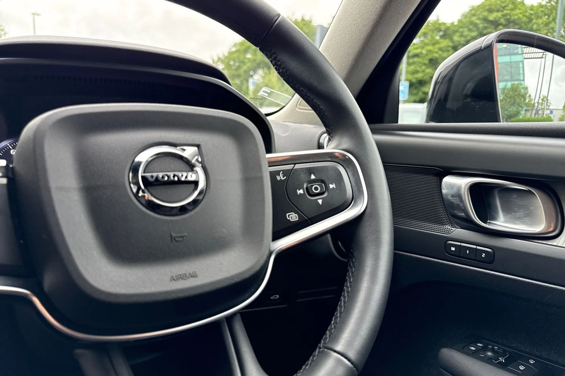 Volvo XC40 thumbnail image number 36