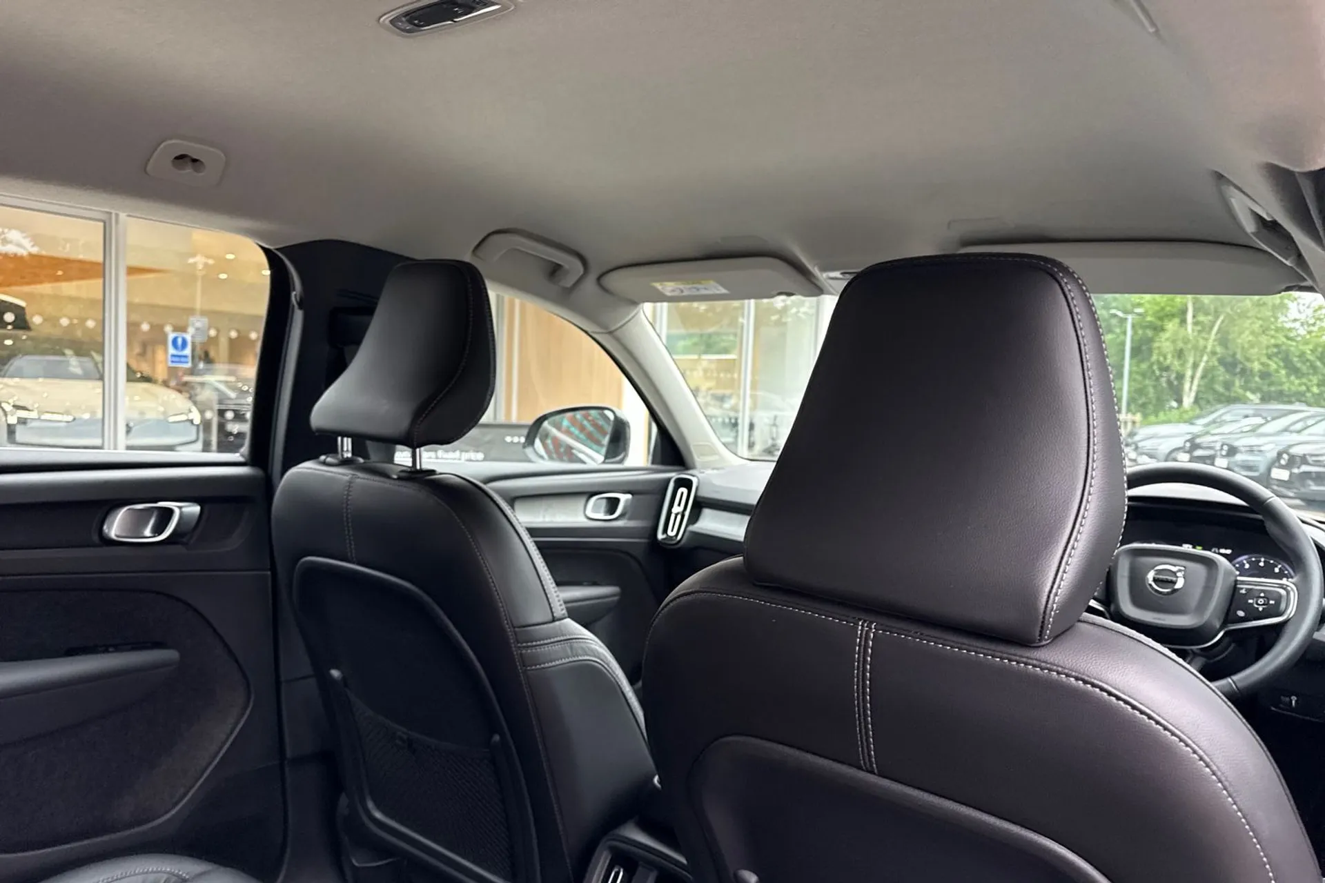 Volvo XC40 thumbnail image number 23