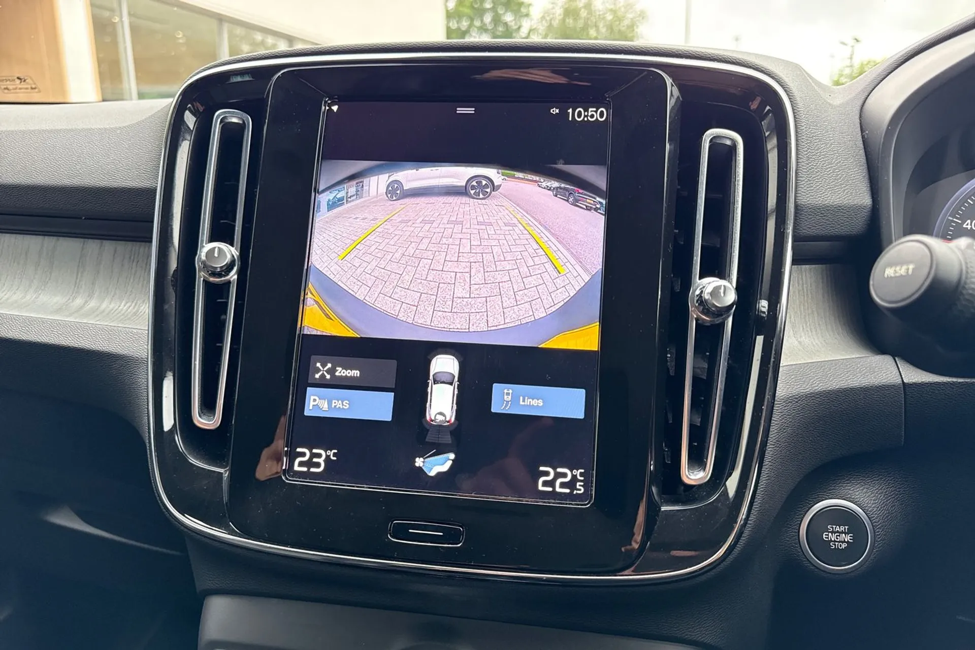 Volvo XC40 thumbnail image number 4