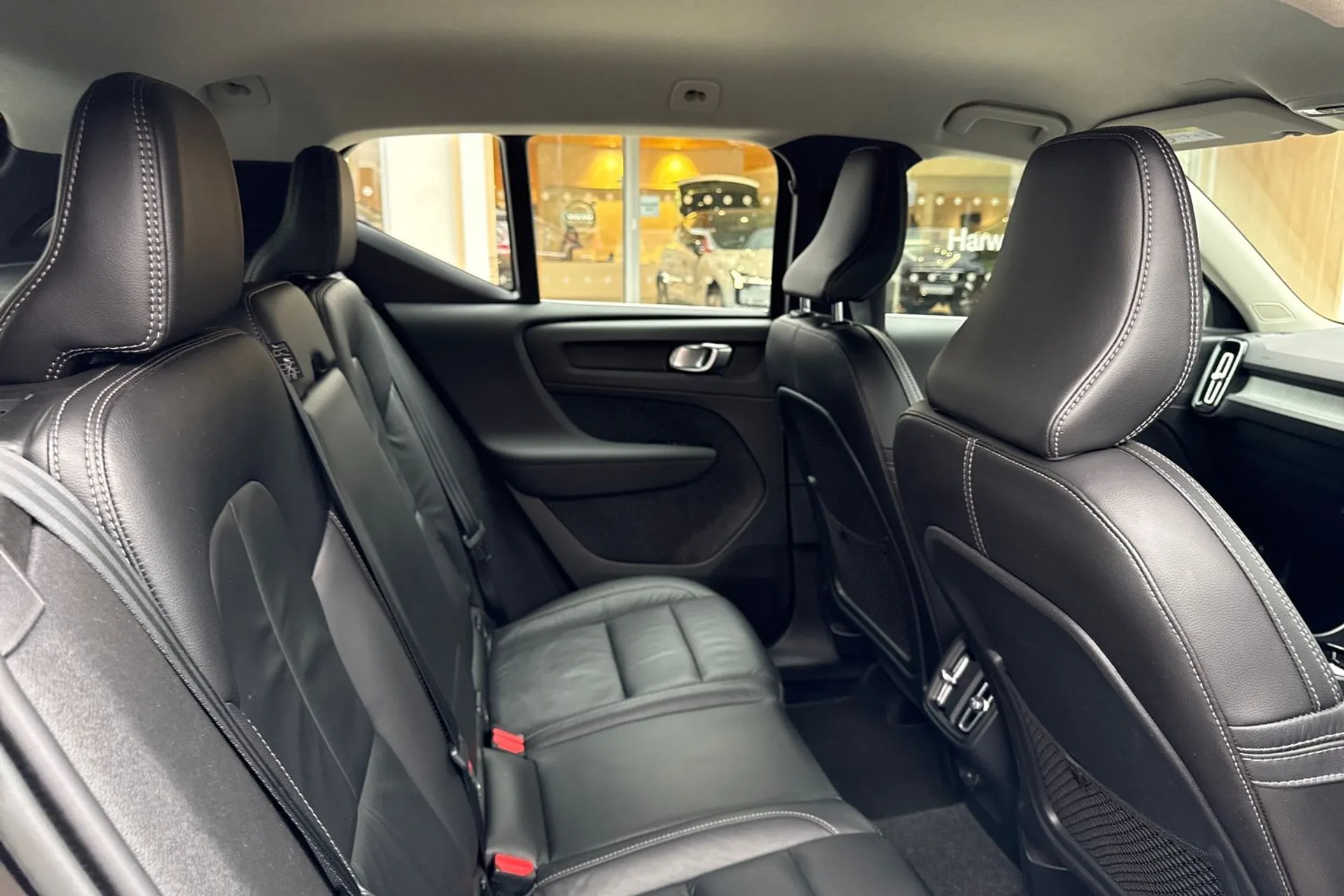 Volvo XC40 thumbnail image number 22