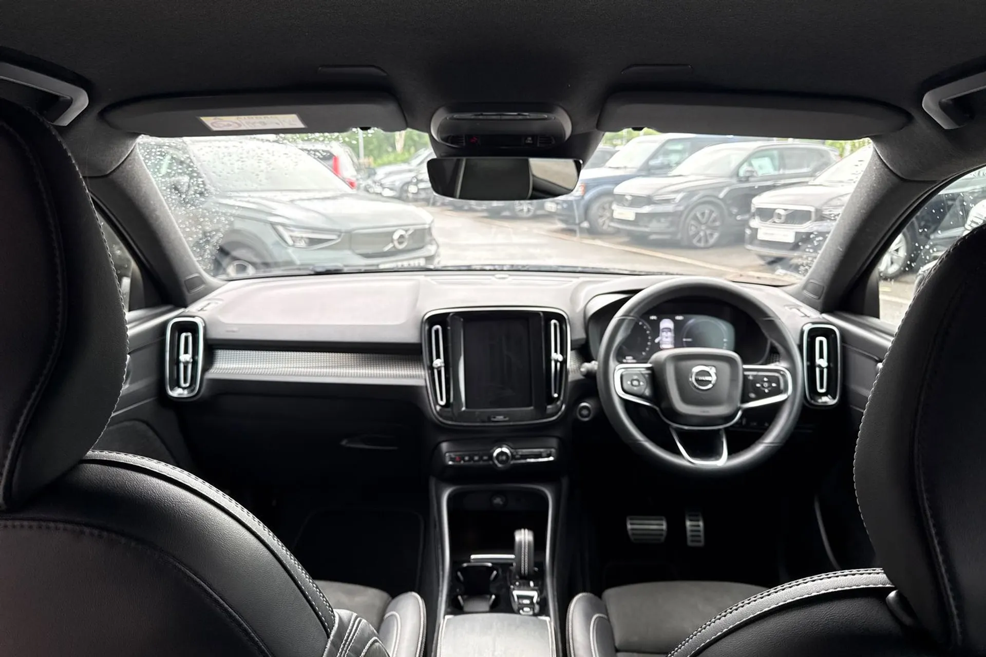 Volvo XC40 thumbnail image number 3