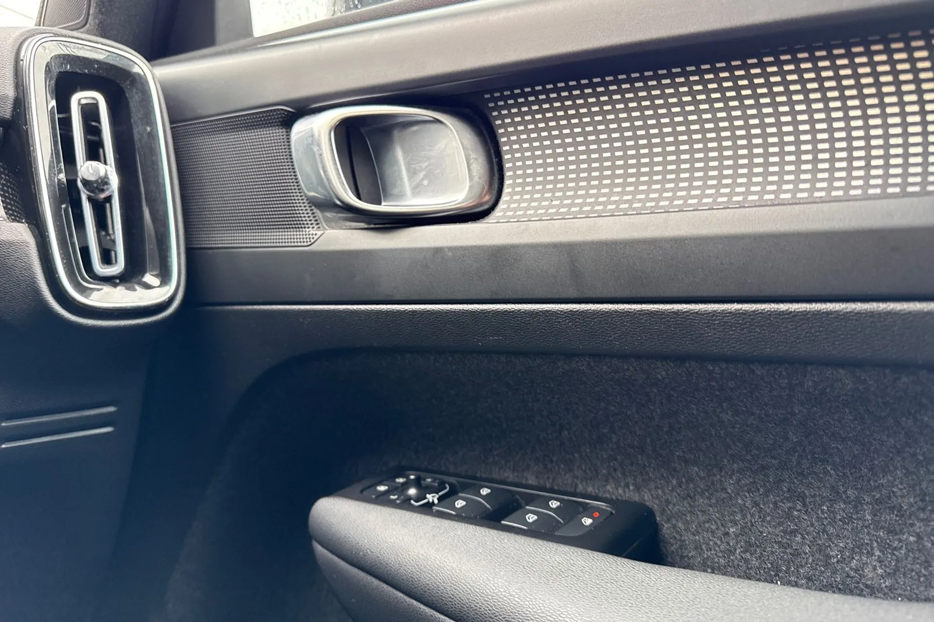 Volvo XC40 thumbnail image number 41