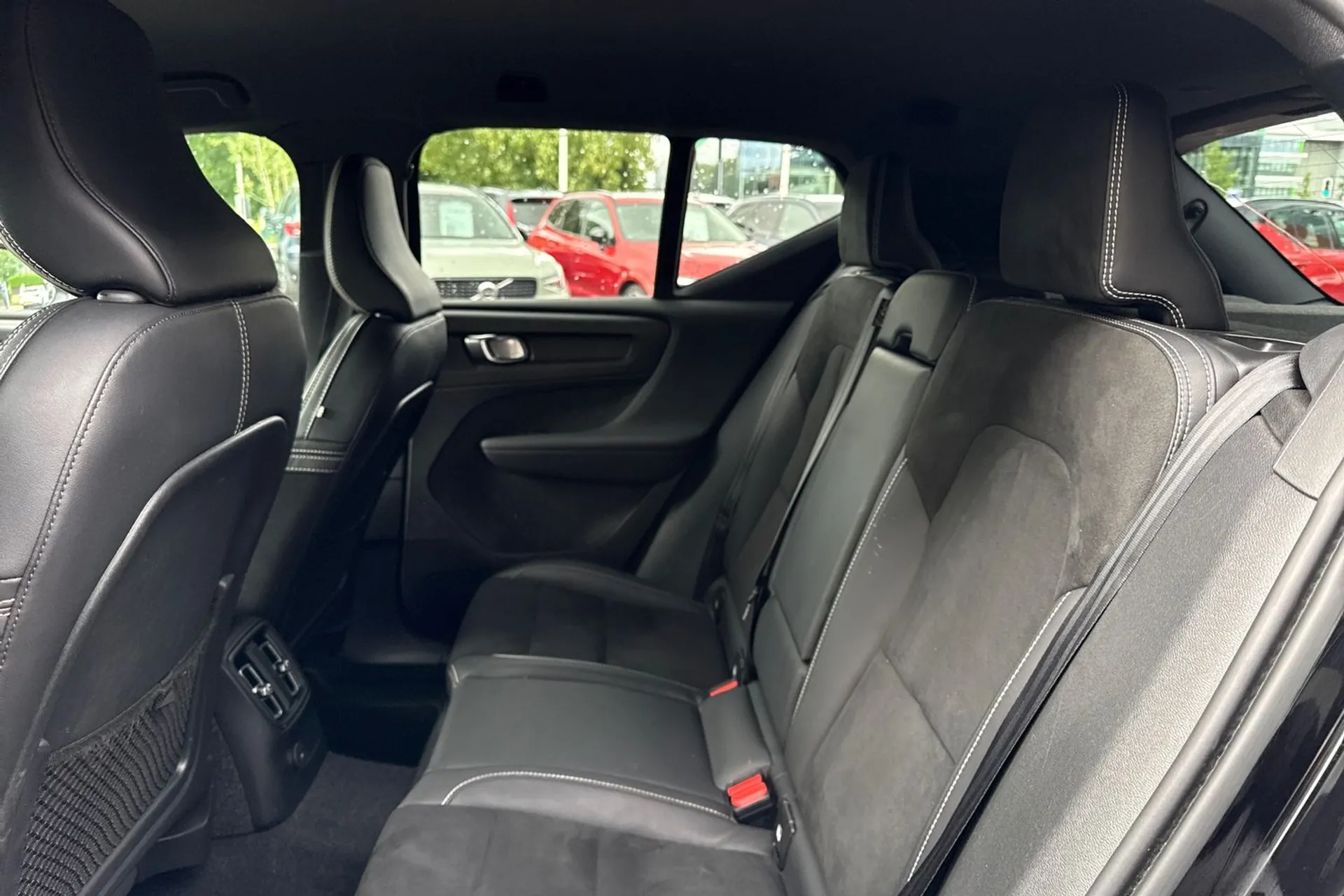 Volvo XC40 thumbnail image number 30