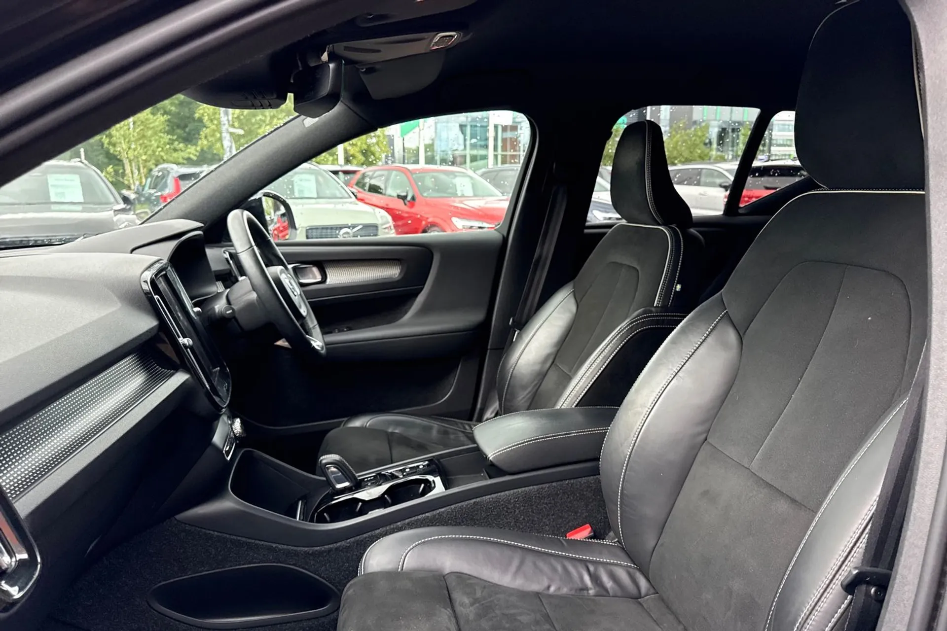 Volvo XC40 thumbnail image number 28