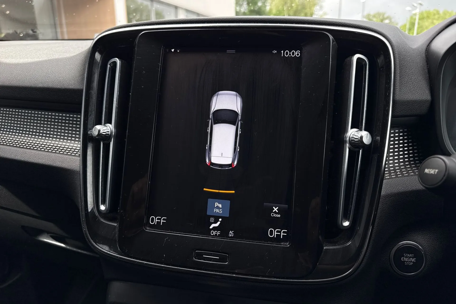Volvo XC40 thumbnail image number 4