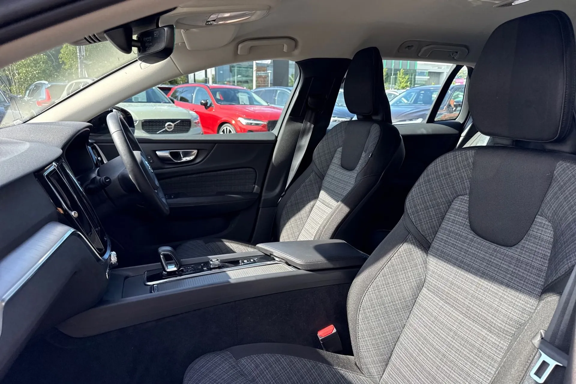 Volvo V60 thumbnail image number 28