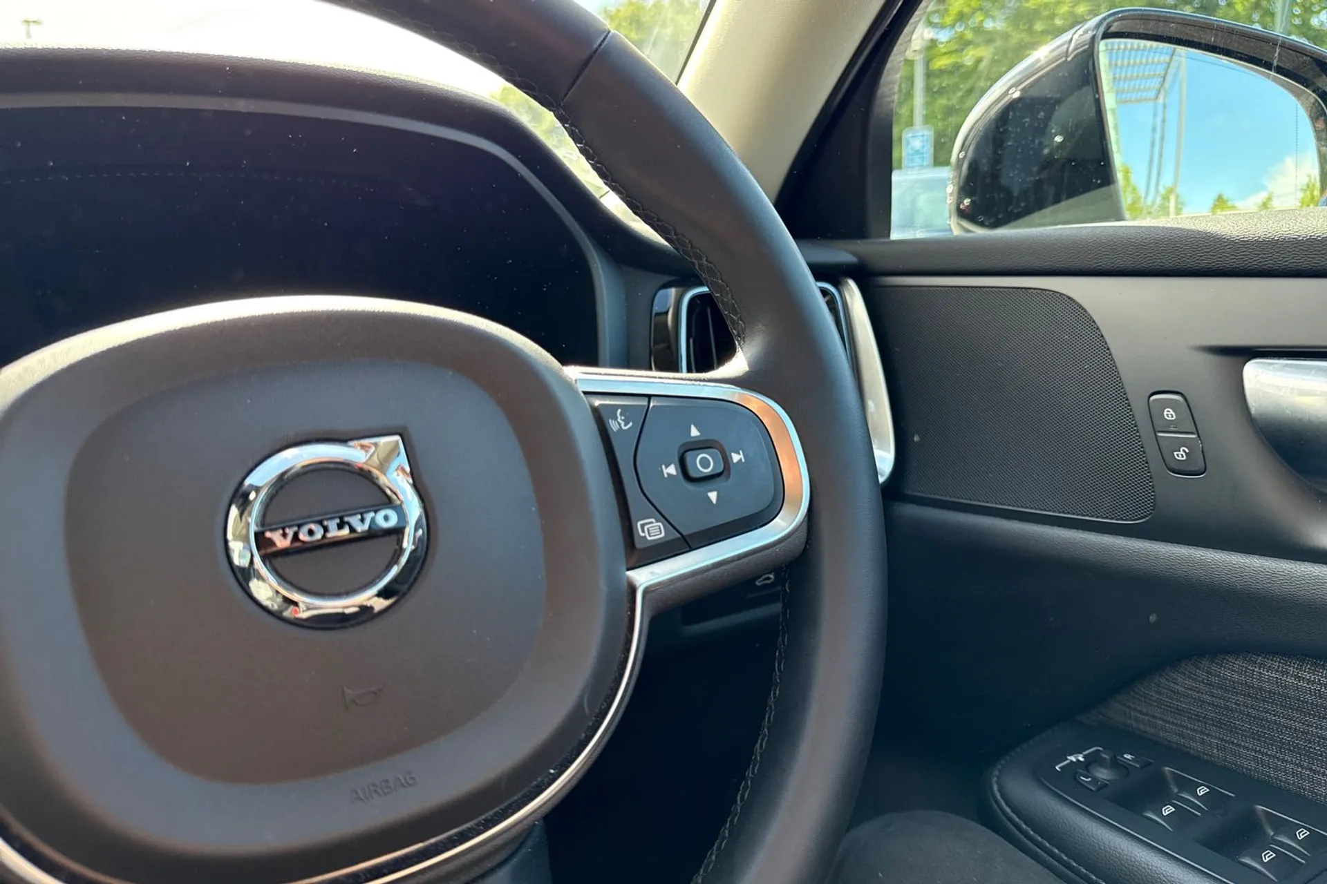 Volvo V60 thumbnail image number 37